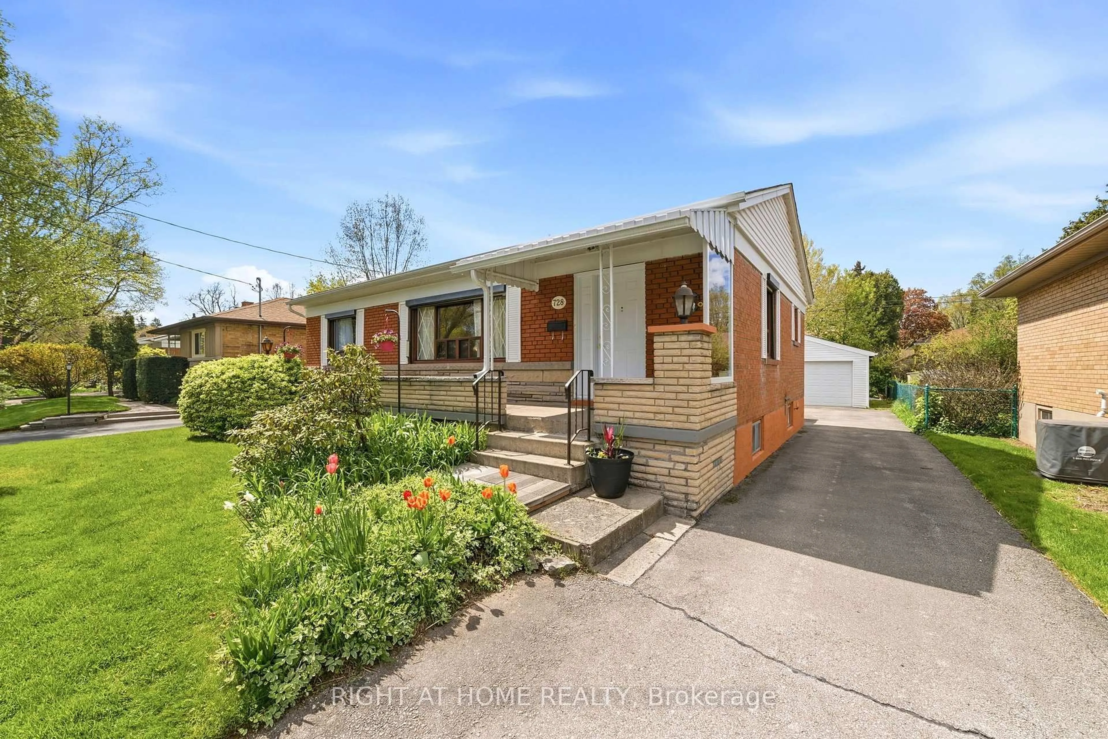 Home with brick exterior material, street for 728 Ashley Ave, Burlington Ontario L7R 2Z3