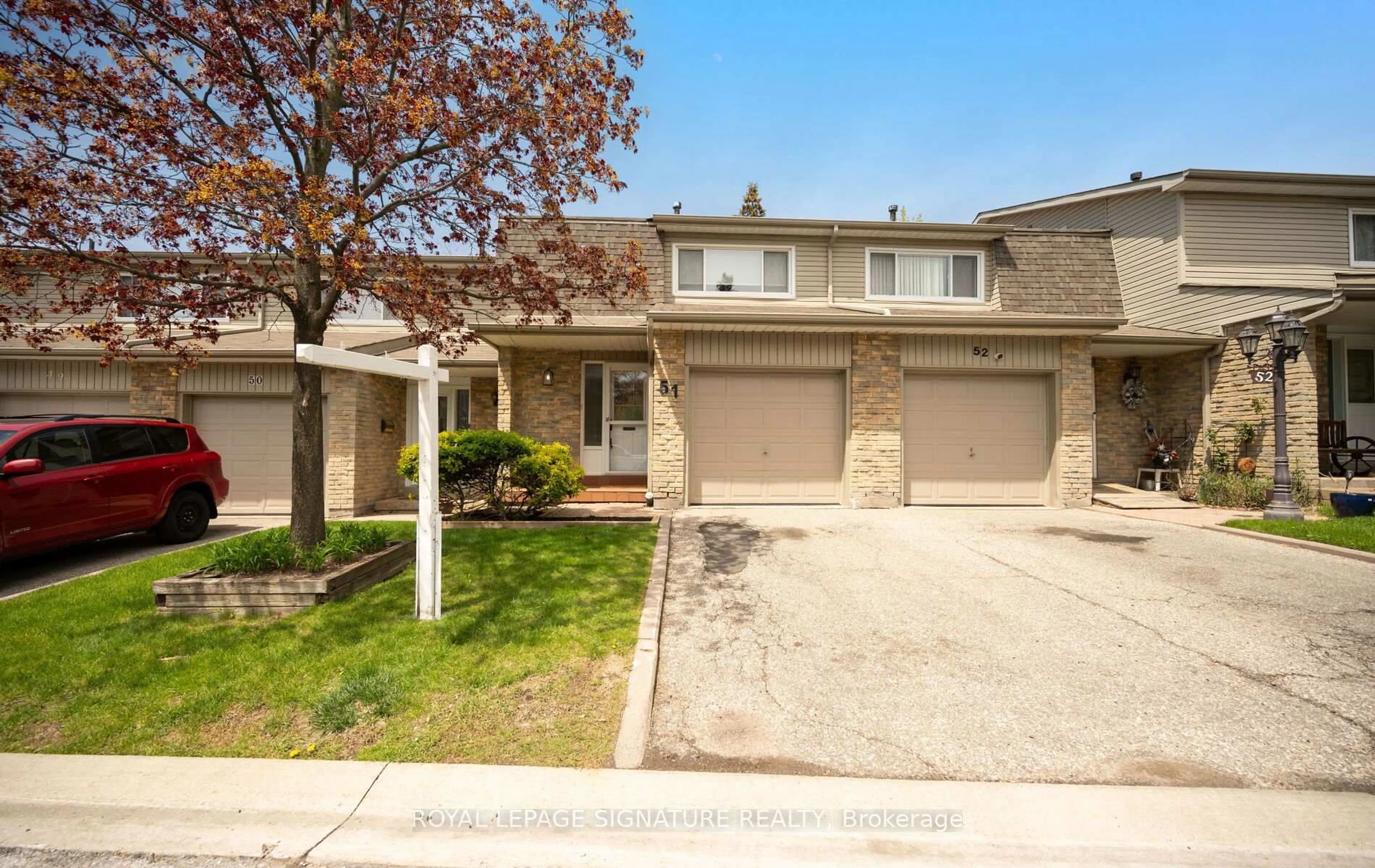 A pic from outside/outdoor area/front of a property/back of a property/a pic from drone, street for 5536 Montevideo Rd #51, Mississauga Ontario L5N 2P4