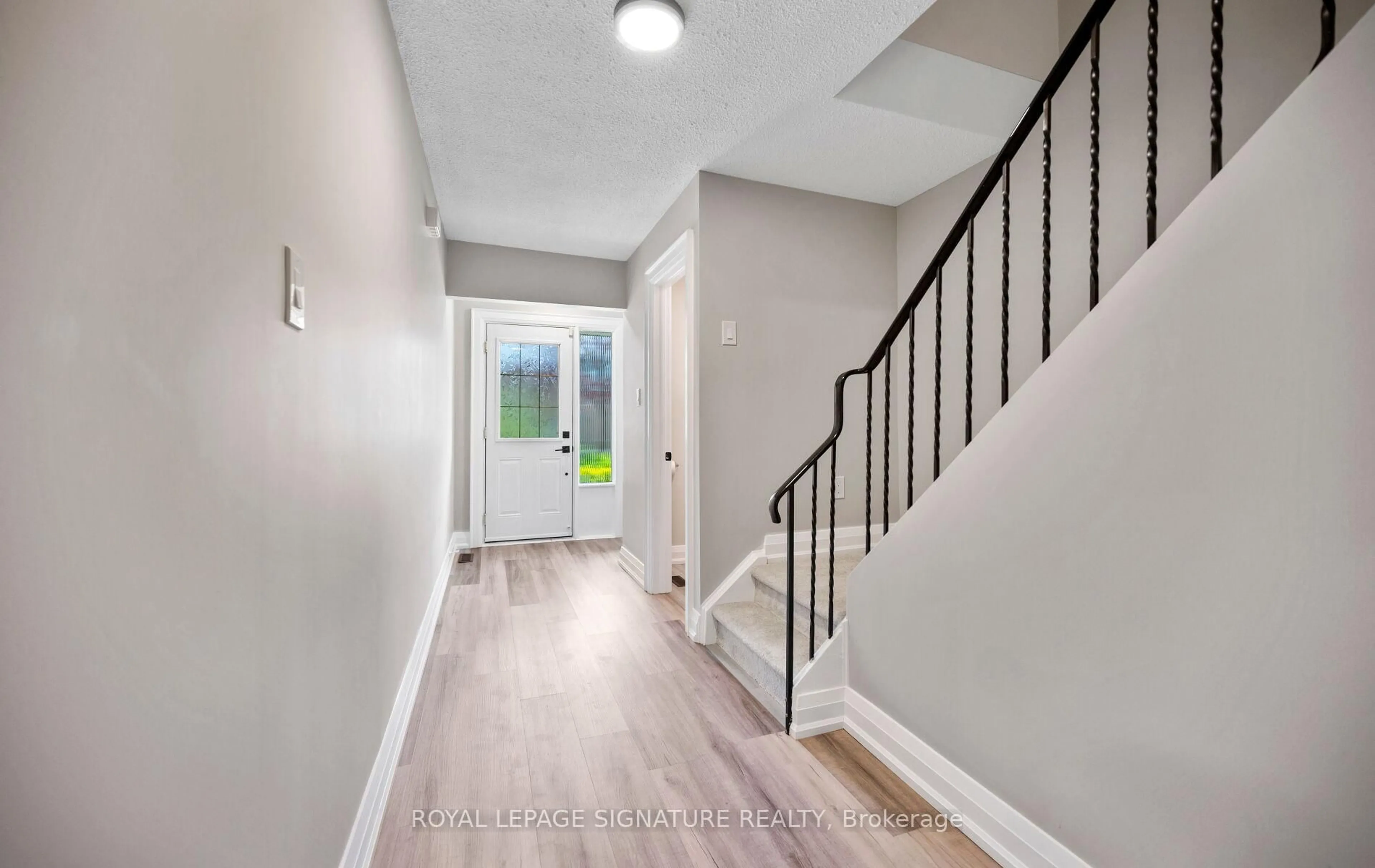 Indoor entryway for 5536 Montevideo Rd #51, Mississauga Ontario L5N 2P4