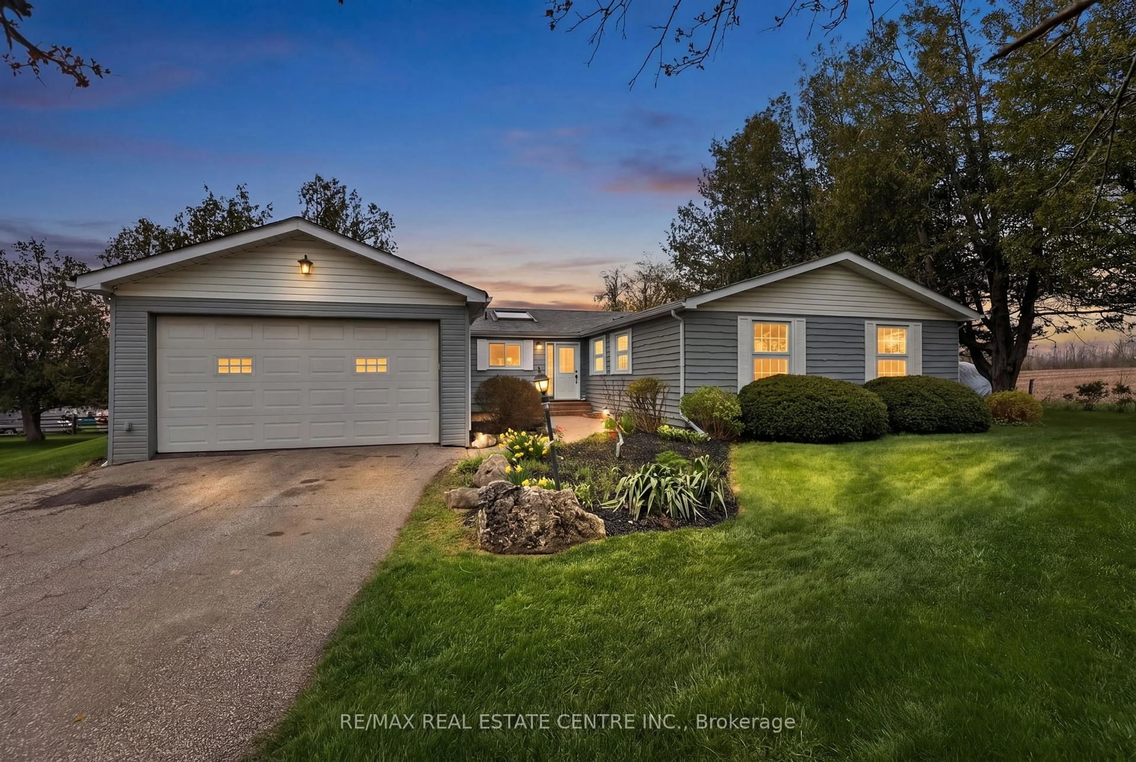 Home with vinyl exterior material, street for 19290 Hurontario St, Caledon Ontario L7K 1W6
