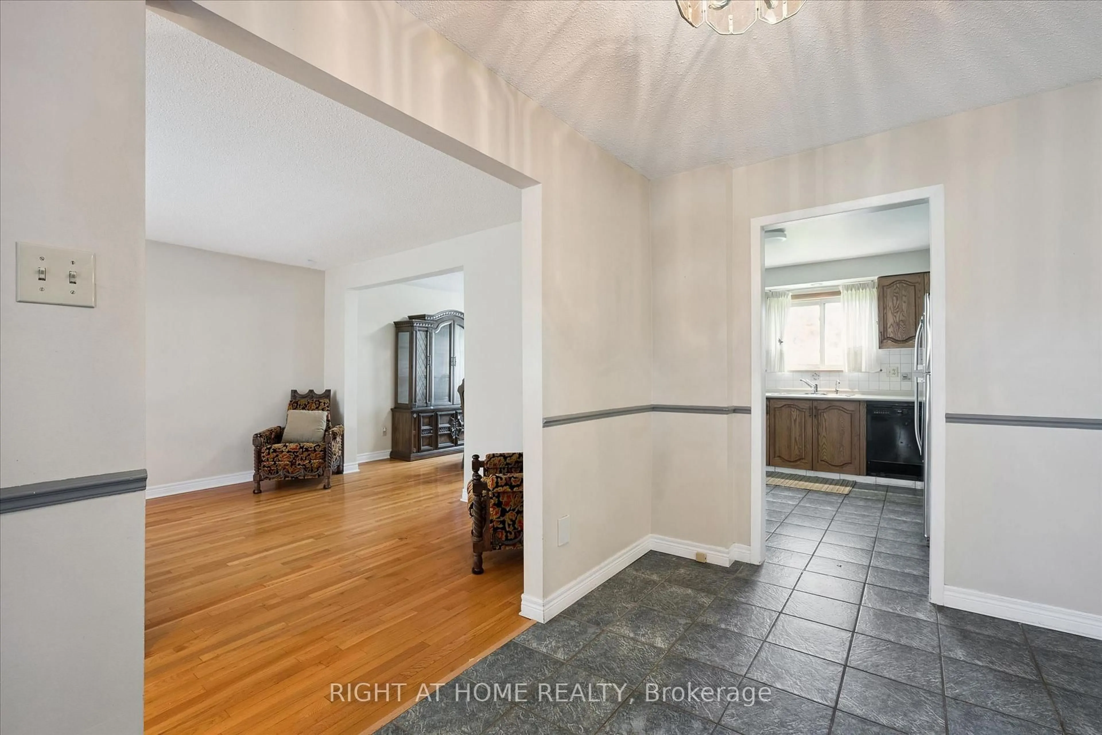 Indoor entryway for 37 Moffatt Ave, Brampton Ontario L6Y 2L6