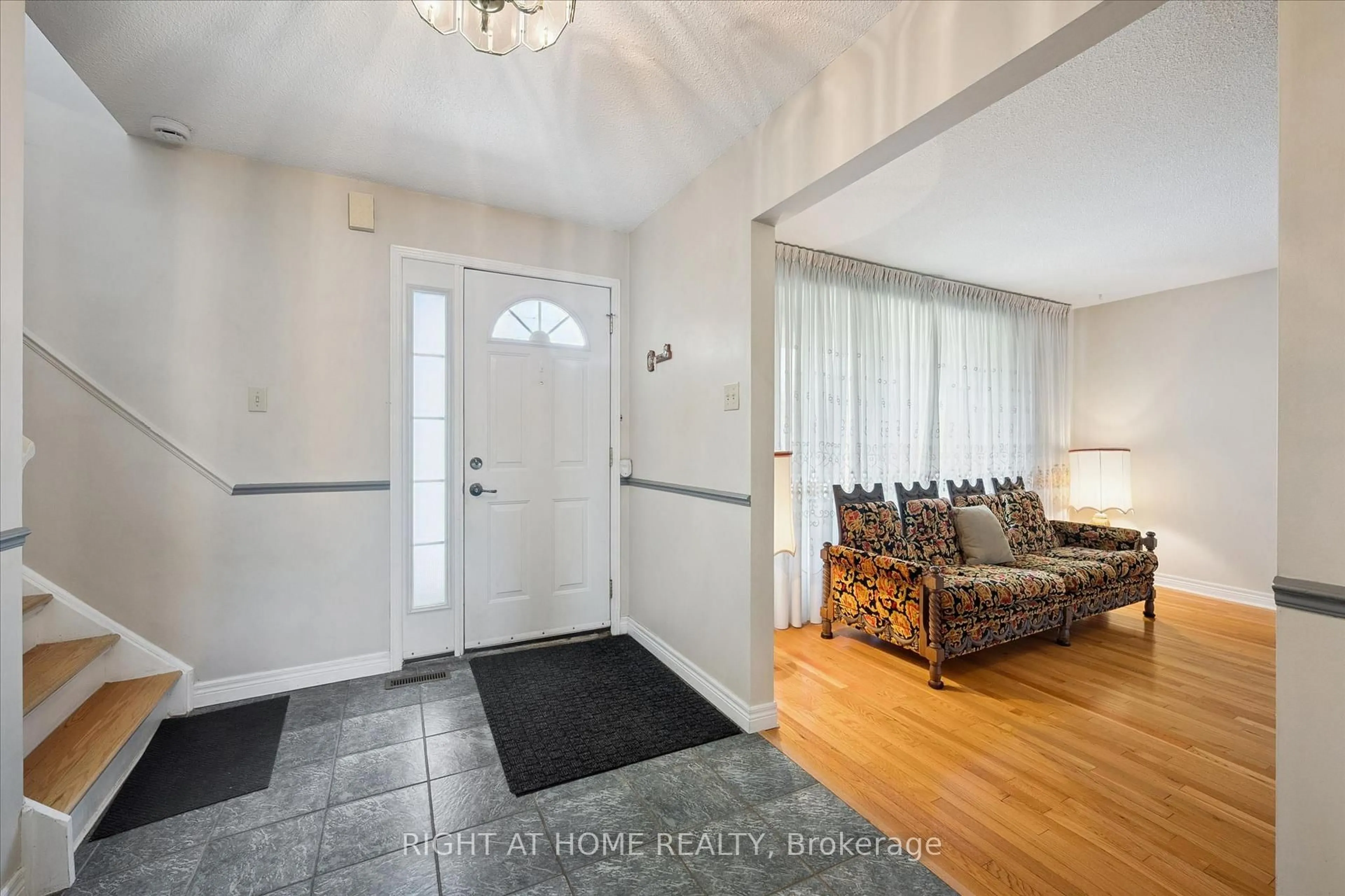 Indoor entryway for 37 Moffatt Ave, Brampton Ontario L6Y 2L6