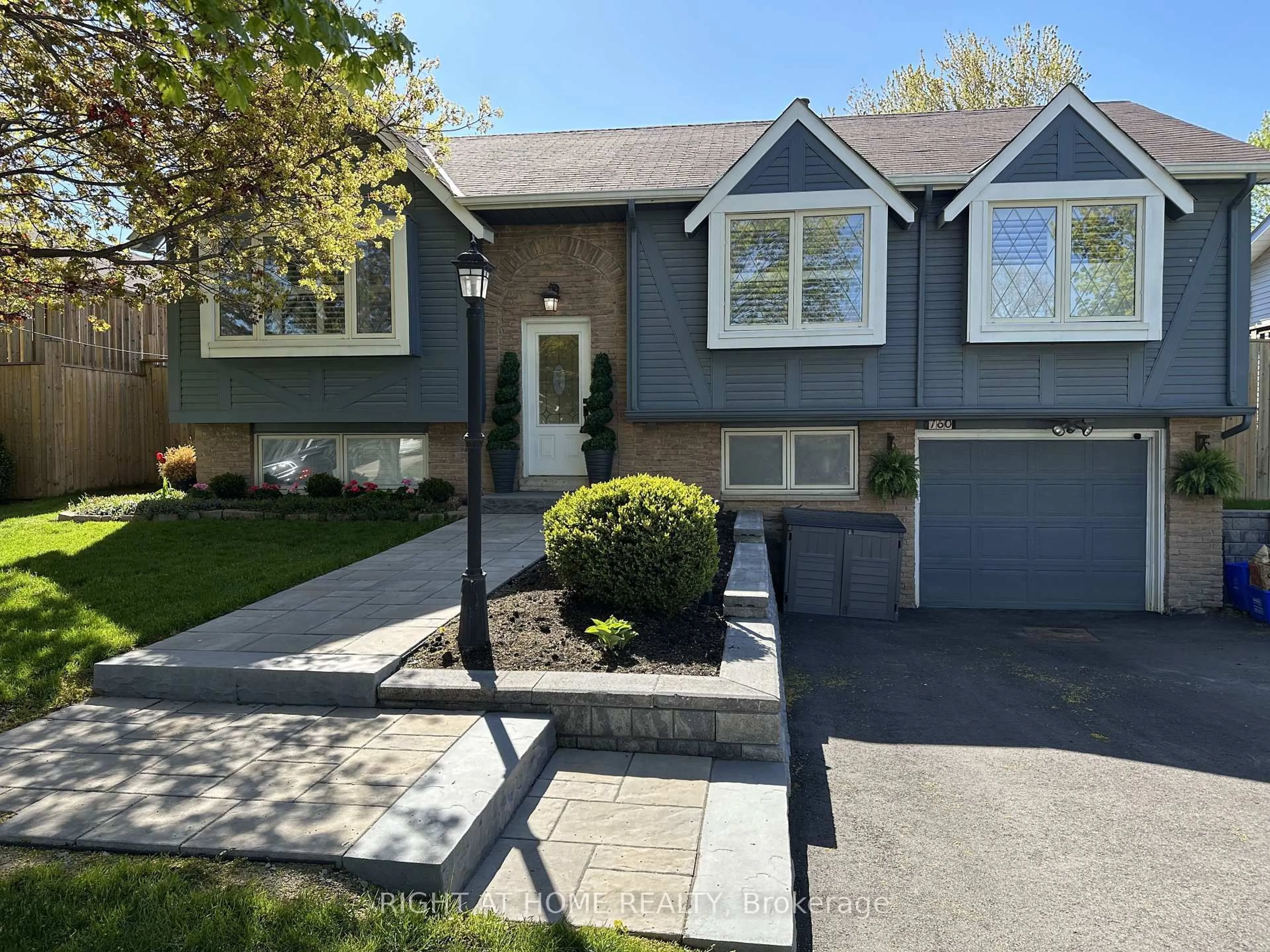 Home with vinyl exterior material, street for 760 WILLOW Ave, Milton Ontario L9T 3E6