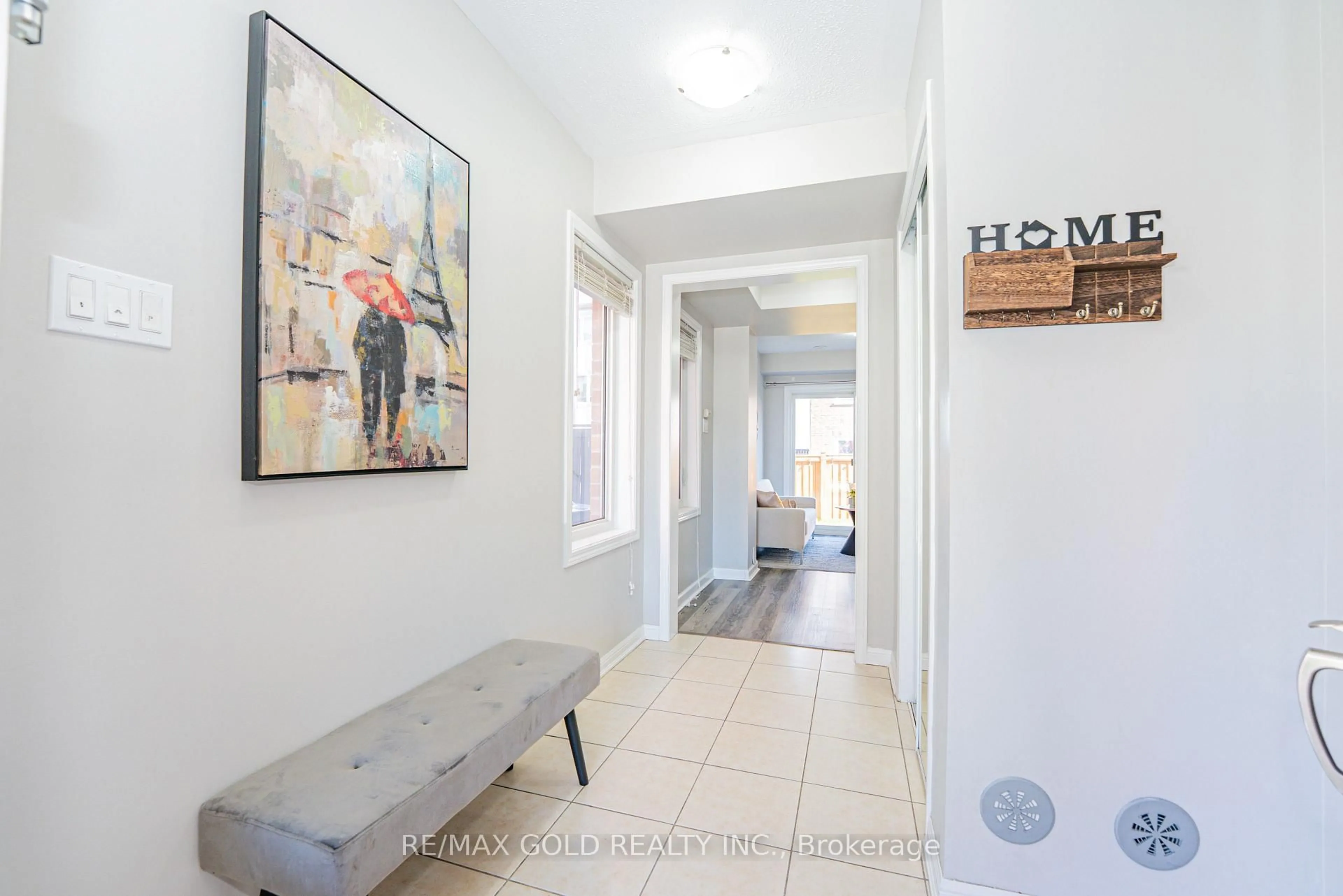 Indoor entryway for 45 Ariel Rd, Brampton Ontario L7A 3Z2