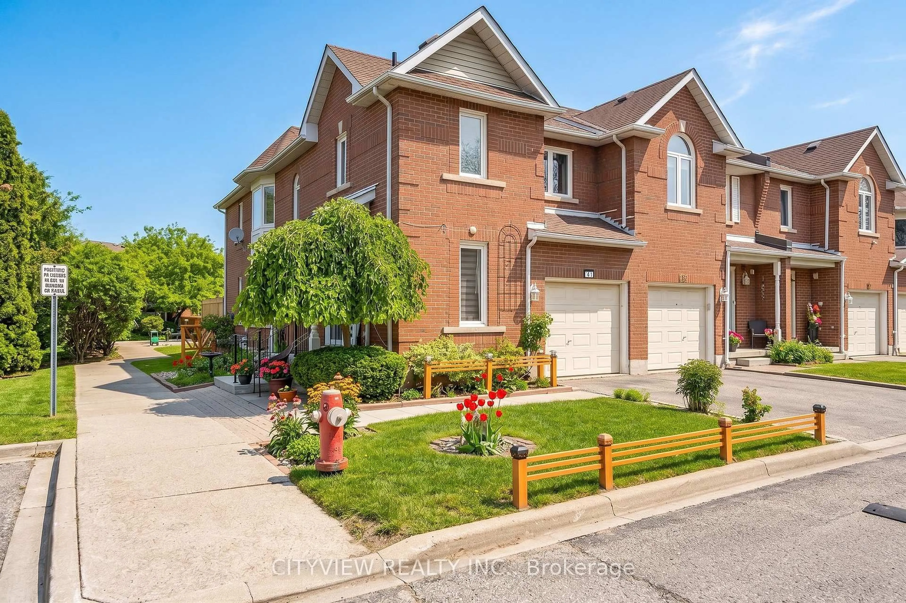 Home with brick exterior material, street for 6050 Bidwell Tr #67, Mississauga Ontario L5V 1V6