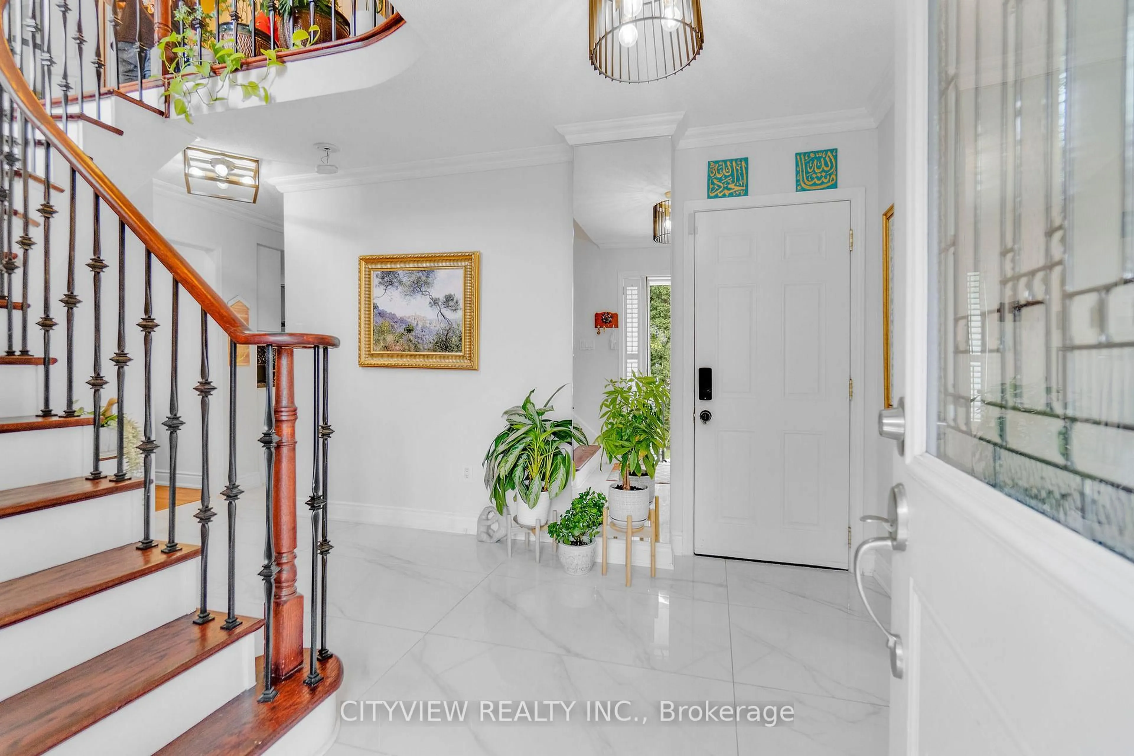 Indoor entryway for 6050 Bidwell Tr #67, Mississauga Ontario L5V 1V6