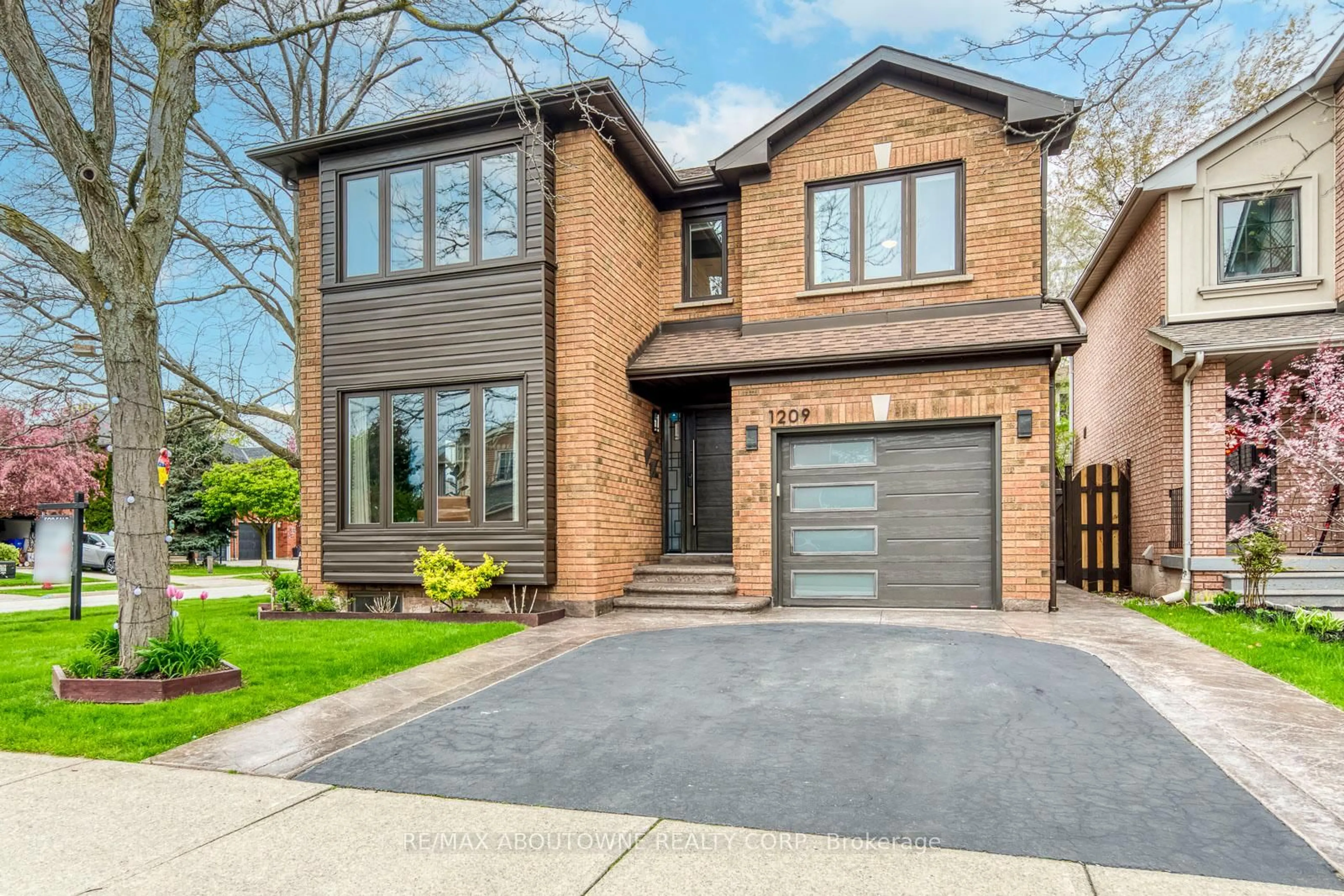 Home with brick exterior material, street for 1209 Old Oak Dr, Oakville Ontario L6M 3K6