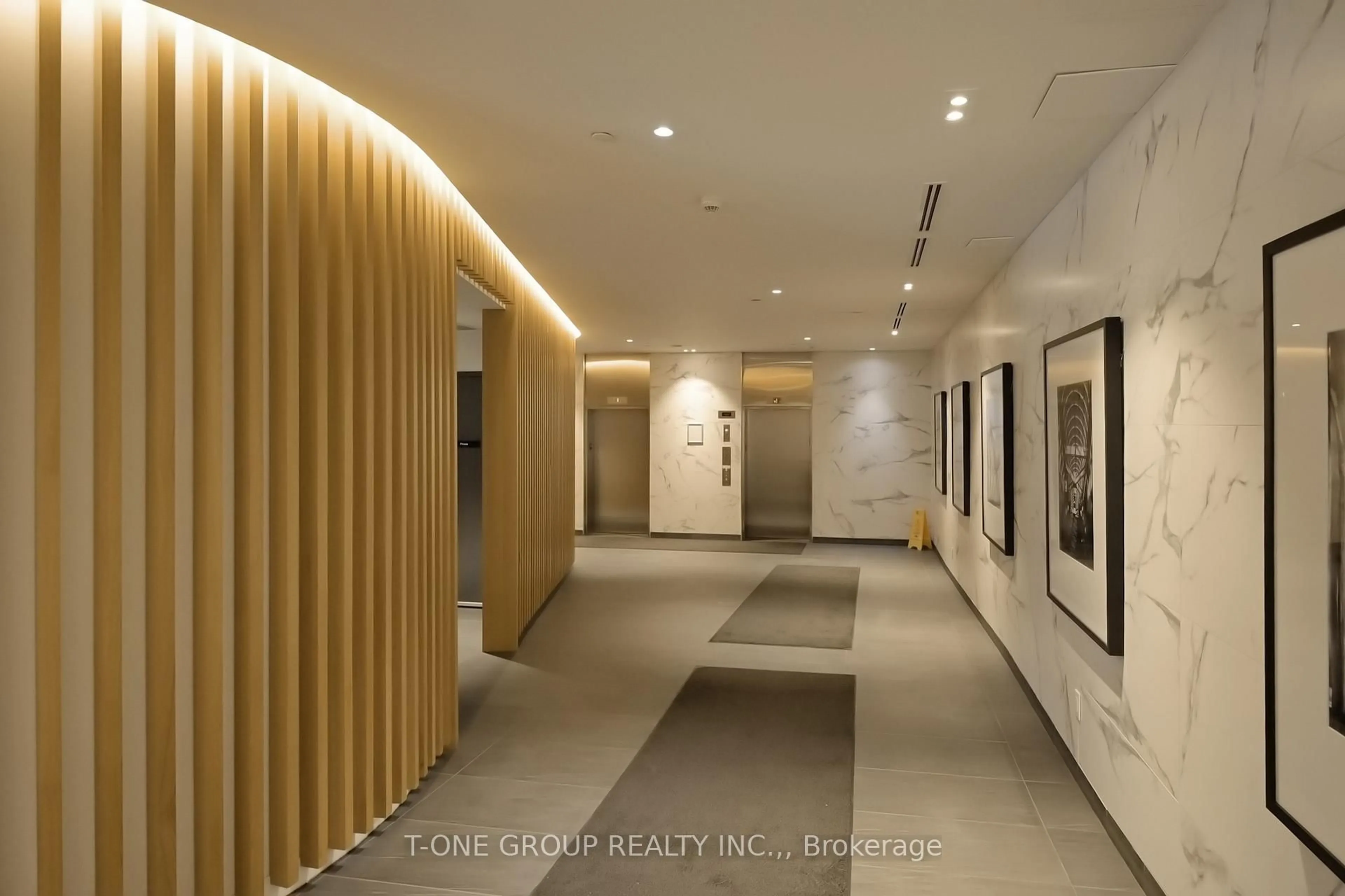 Indoor foyer for 160 Flemington Rd #313, Toronto Ontario M6A 1N6