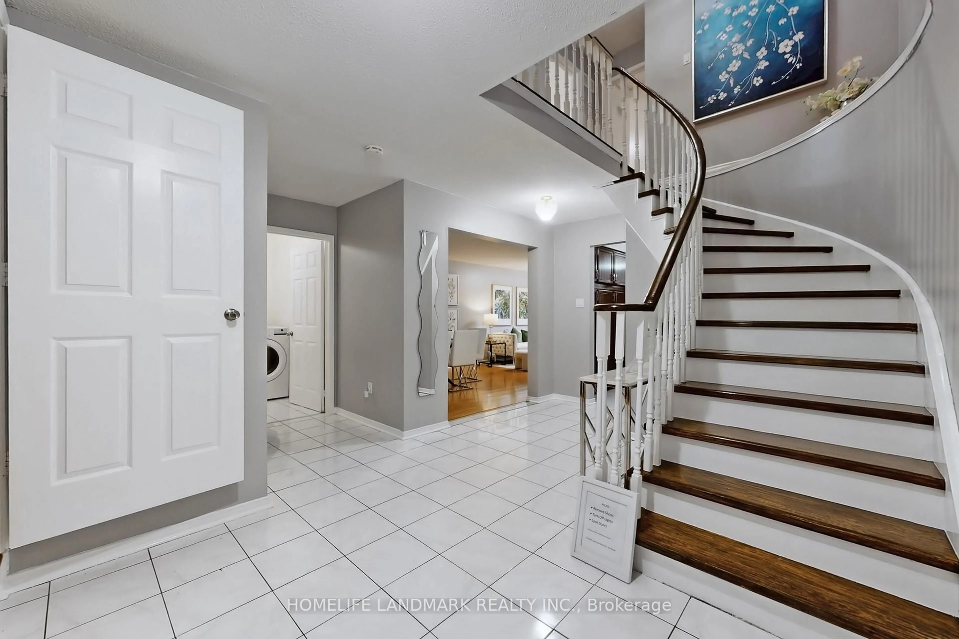 Unknown for 5235 Astwell Ave, Mississauga Ontario L5R 3H8