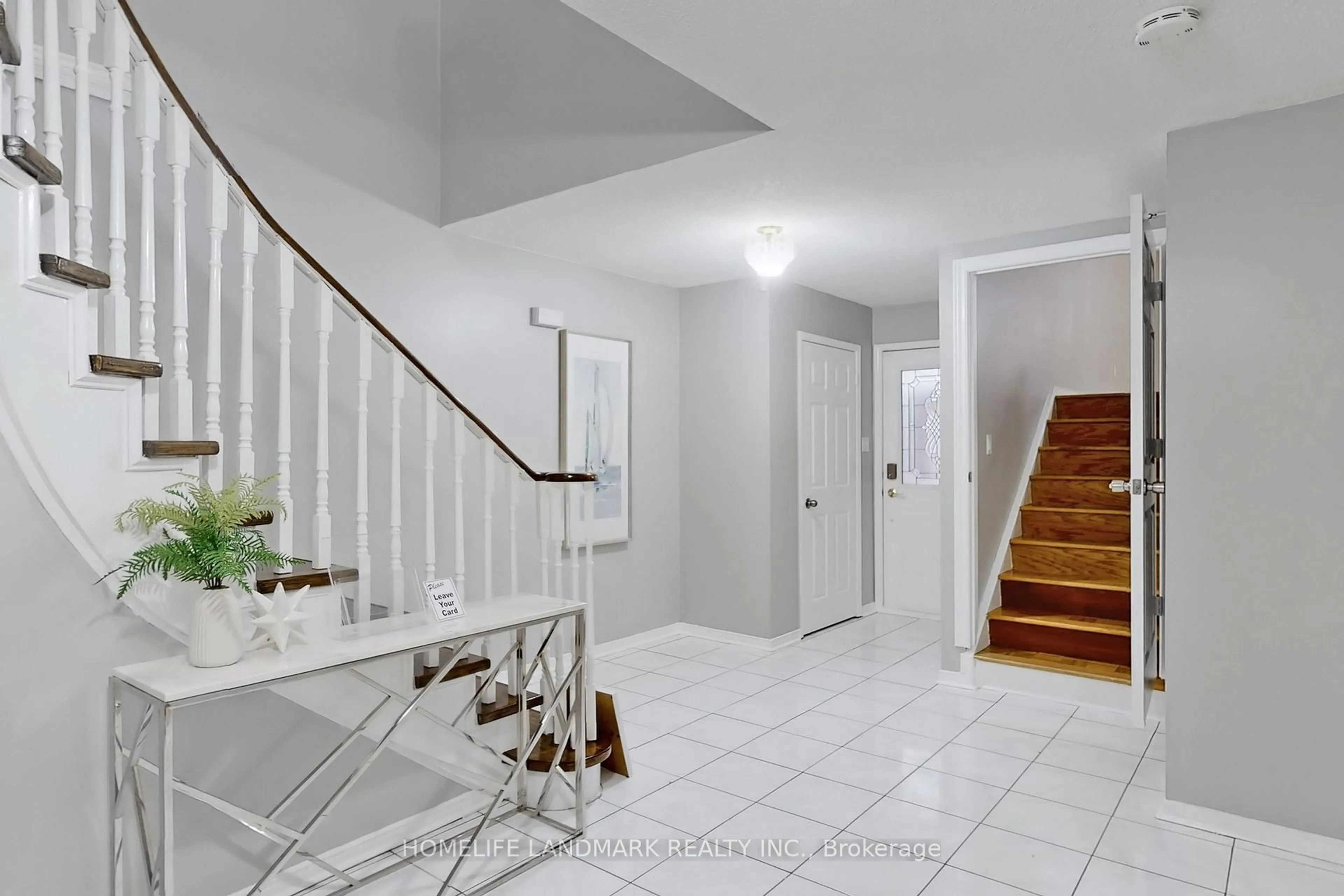Unknown for 5235 Astwell Ave, Mississauga Ontario L5R 3H8