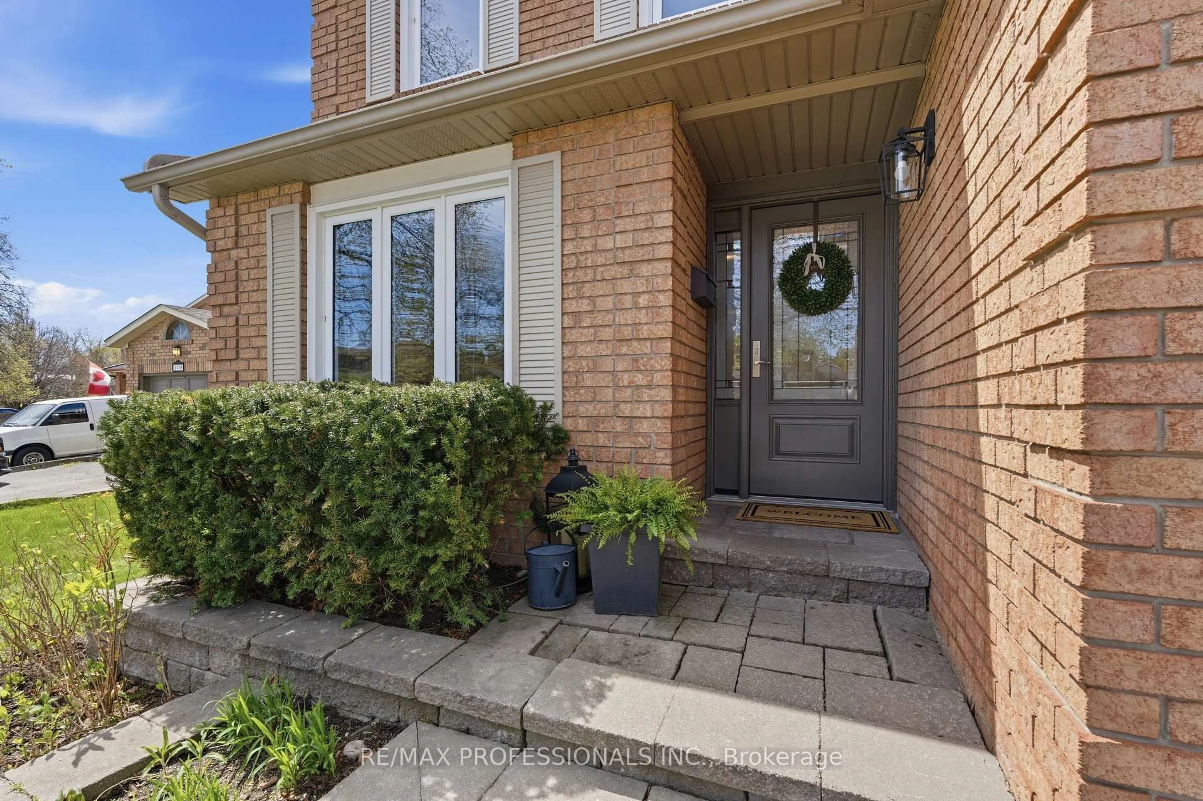 Indoor entryway for 2172 Margot St, Oakville Ontario L6H 3M1