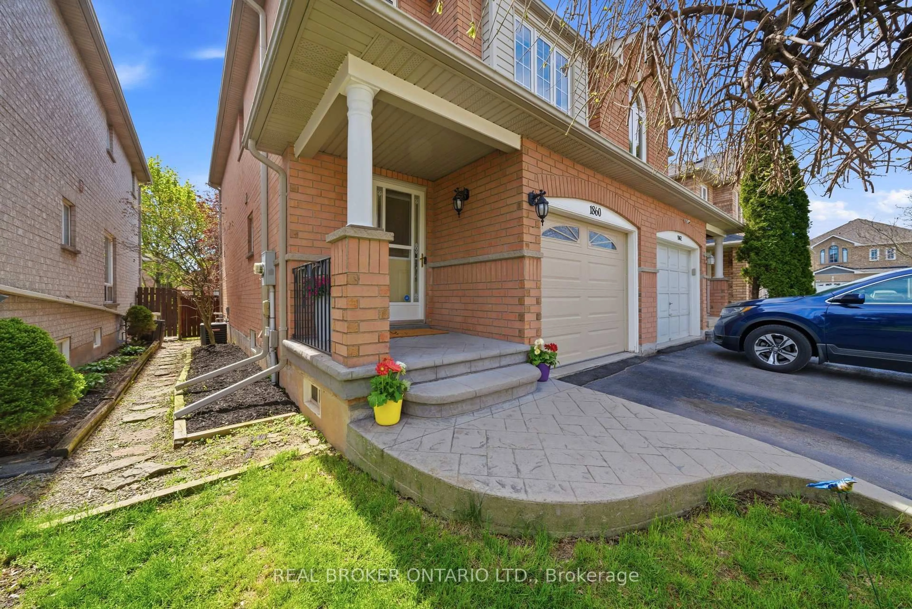 Home with brick exterior material, street for 1860 Creek Way, Burlington Ontario L7L 6P9