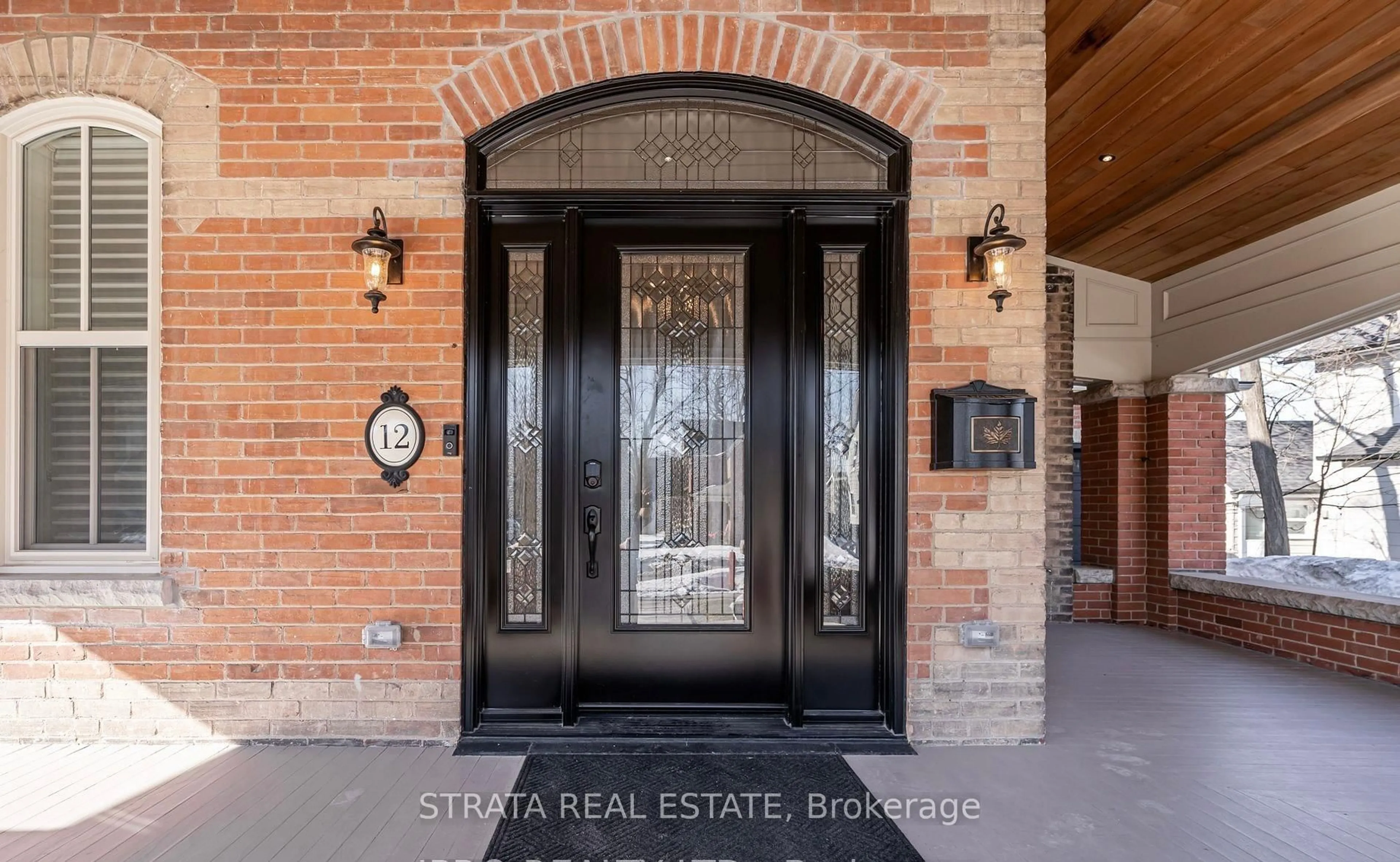 Indoor entryway for 12 York St, Orangeville Ontario L9W 1L6