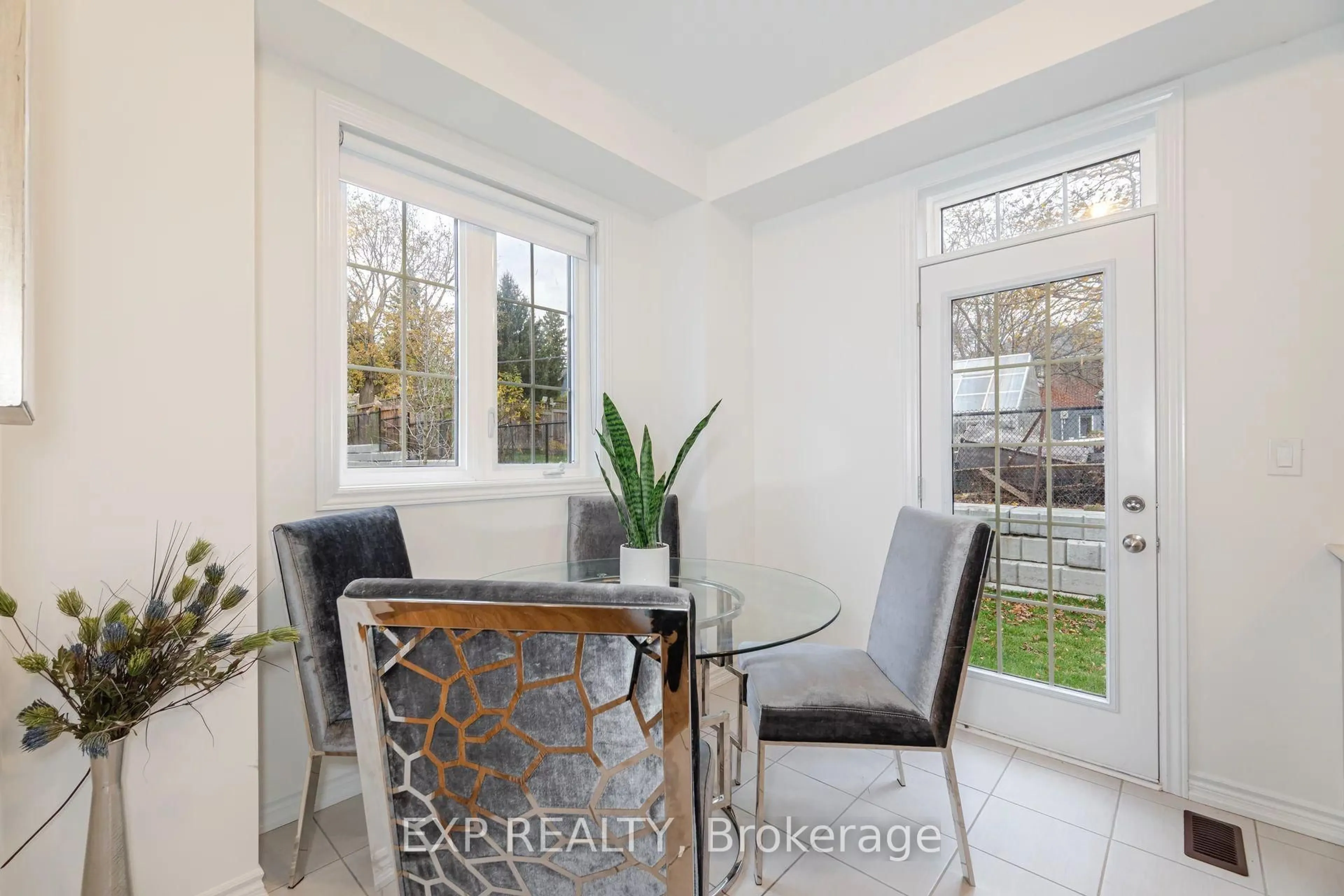 Dining room, ceramic/tile floor for 68 First St #24, Orangeville Ontario L9W 2E4