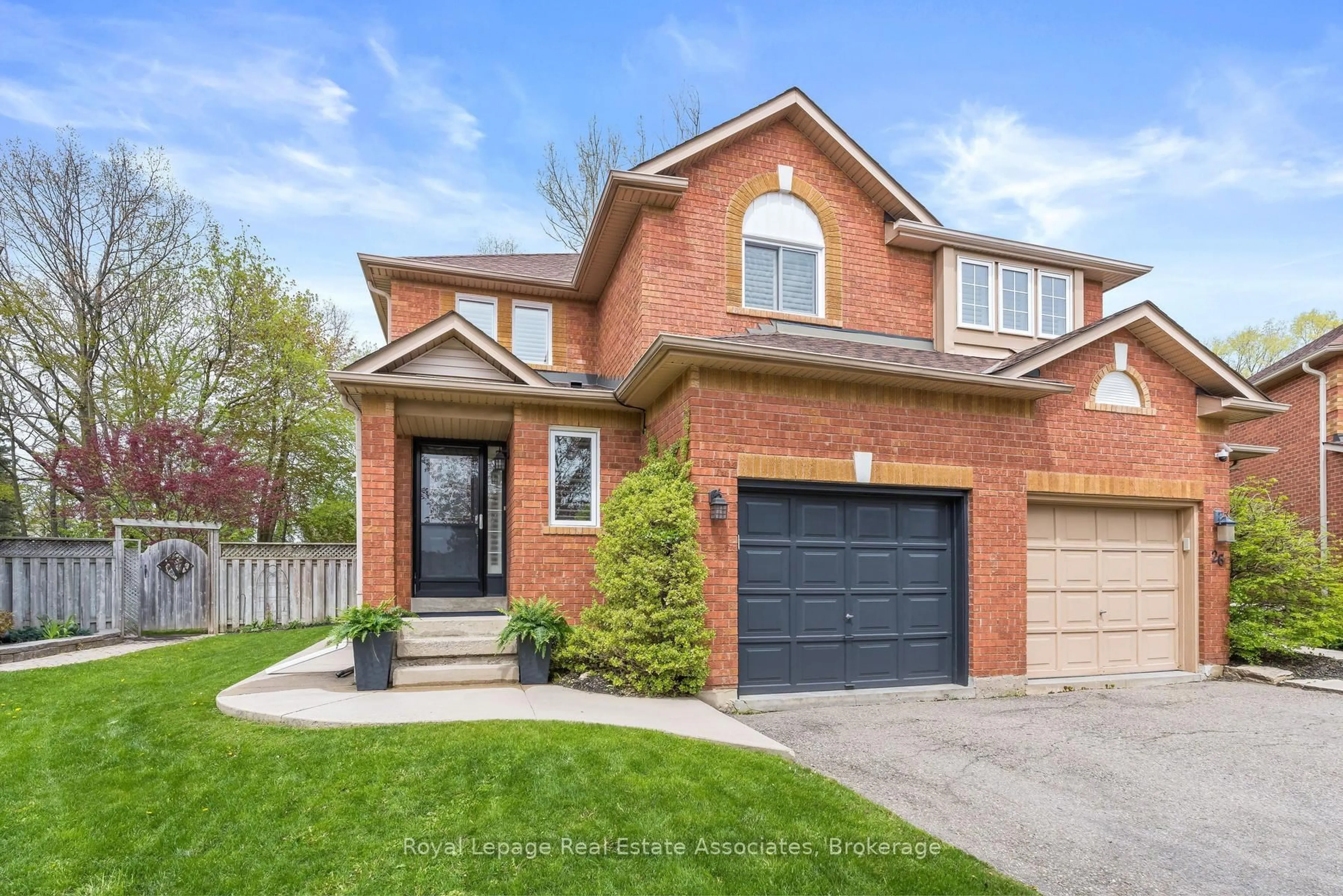 Home with brick exterior material, street for 28 Gilmer Crt, Halton Hills Ontario L7G 5X5