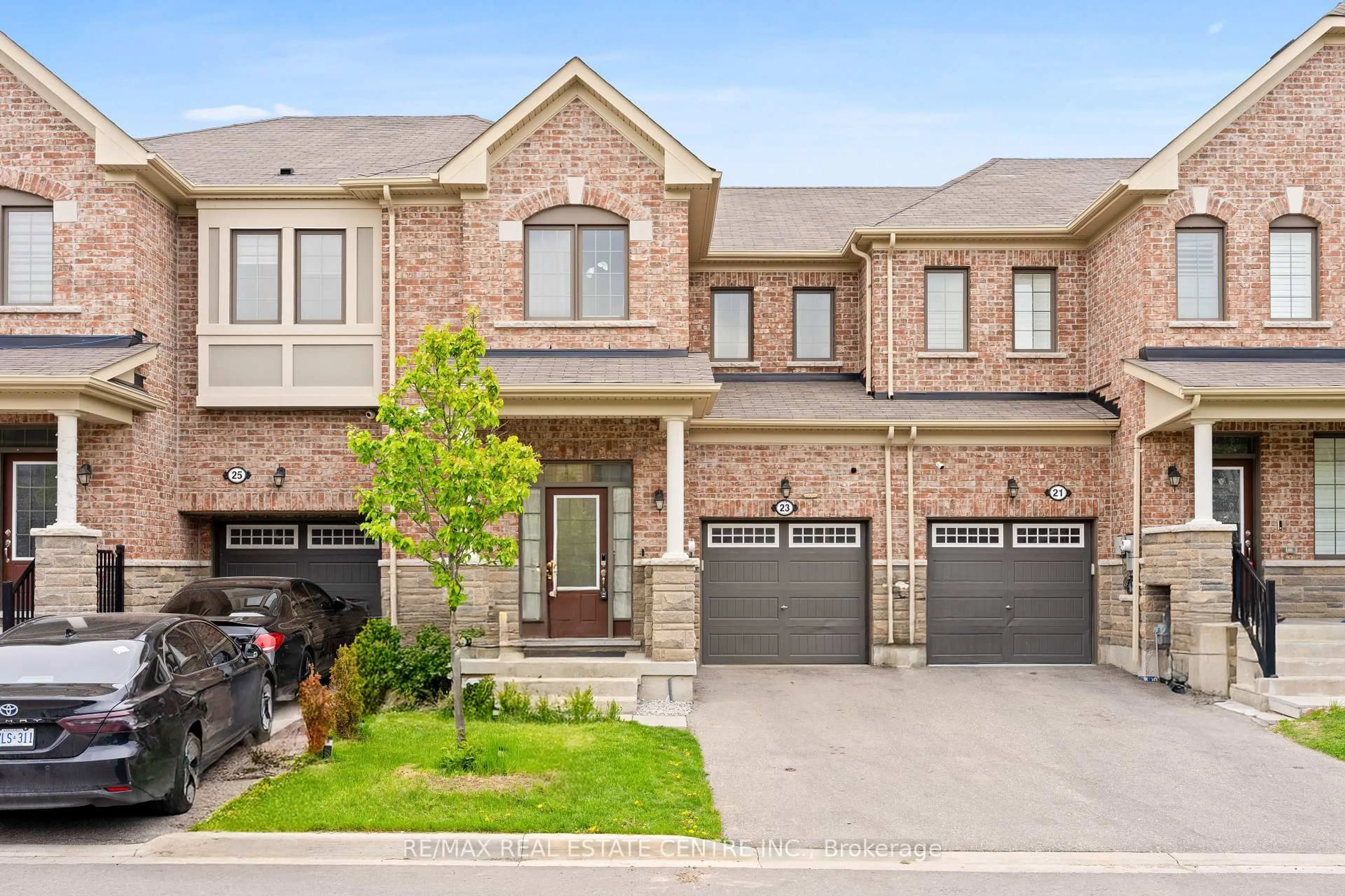 Home with brick exterior material, street for 23 Circus Cres, Brampton Ontario L7A 0H1