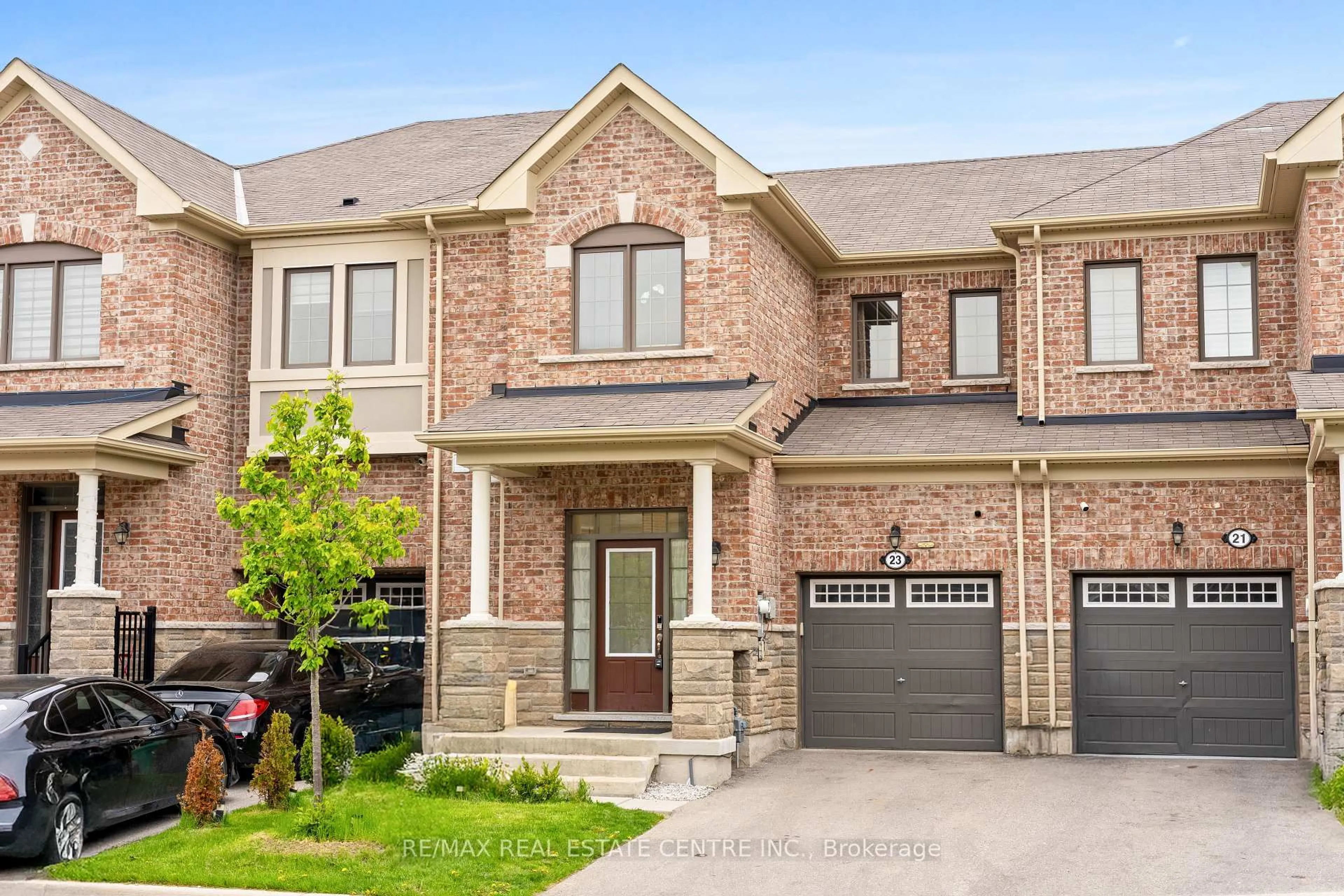 Home with brick exterior material, street for 23 Circus Cres, Brampton Ontario L7A 0H1
