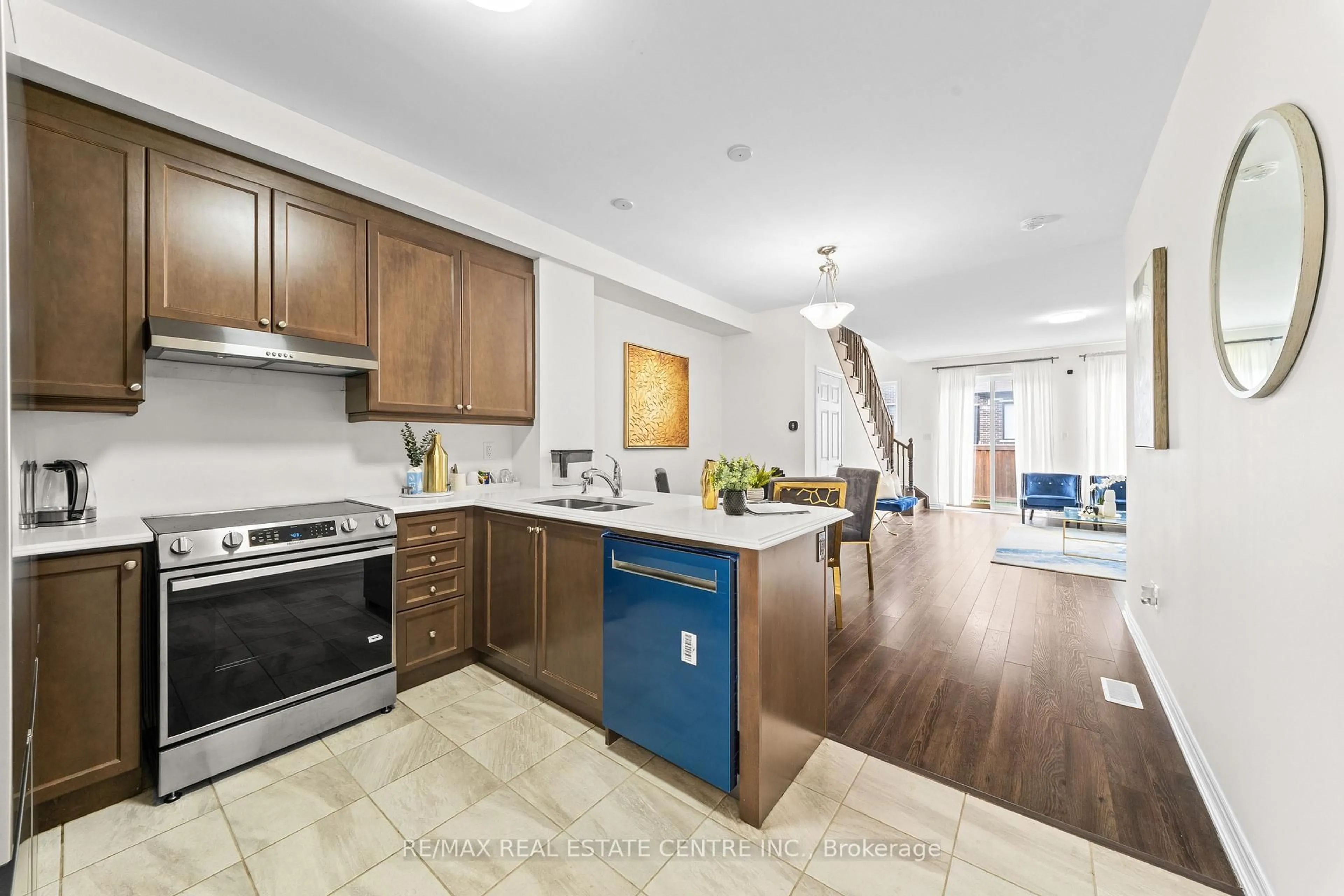 Open concept kitchen, unknown for 23 Circus Cres, Brampton Ontario L7A 0H1