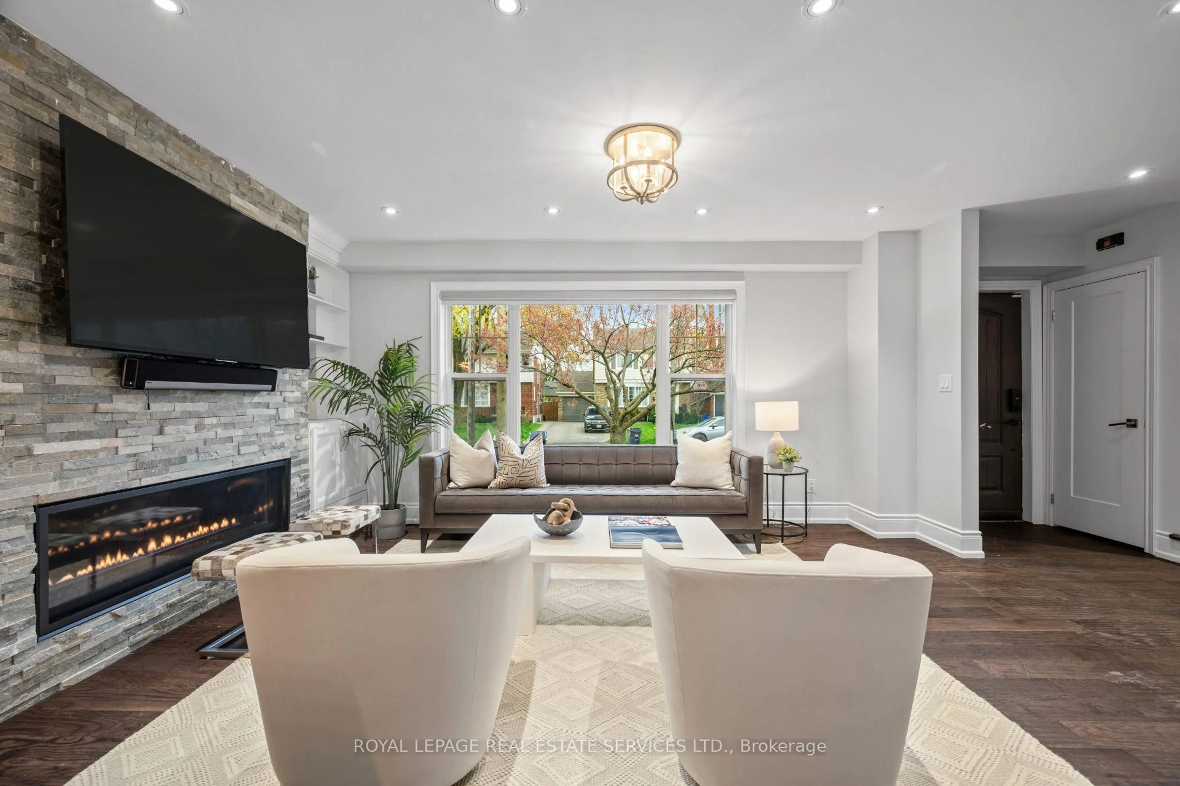 Living room with furniture, unknown for 10 Glenellen Dr, Toronto Ontario M8Y 2H3