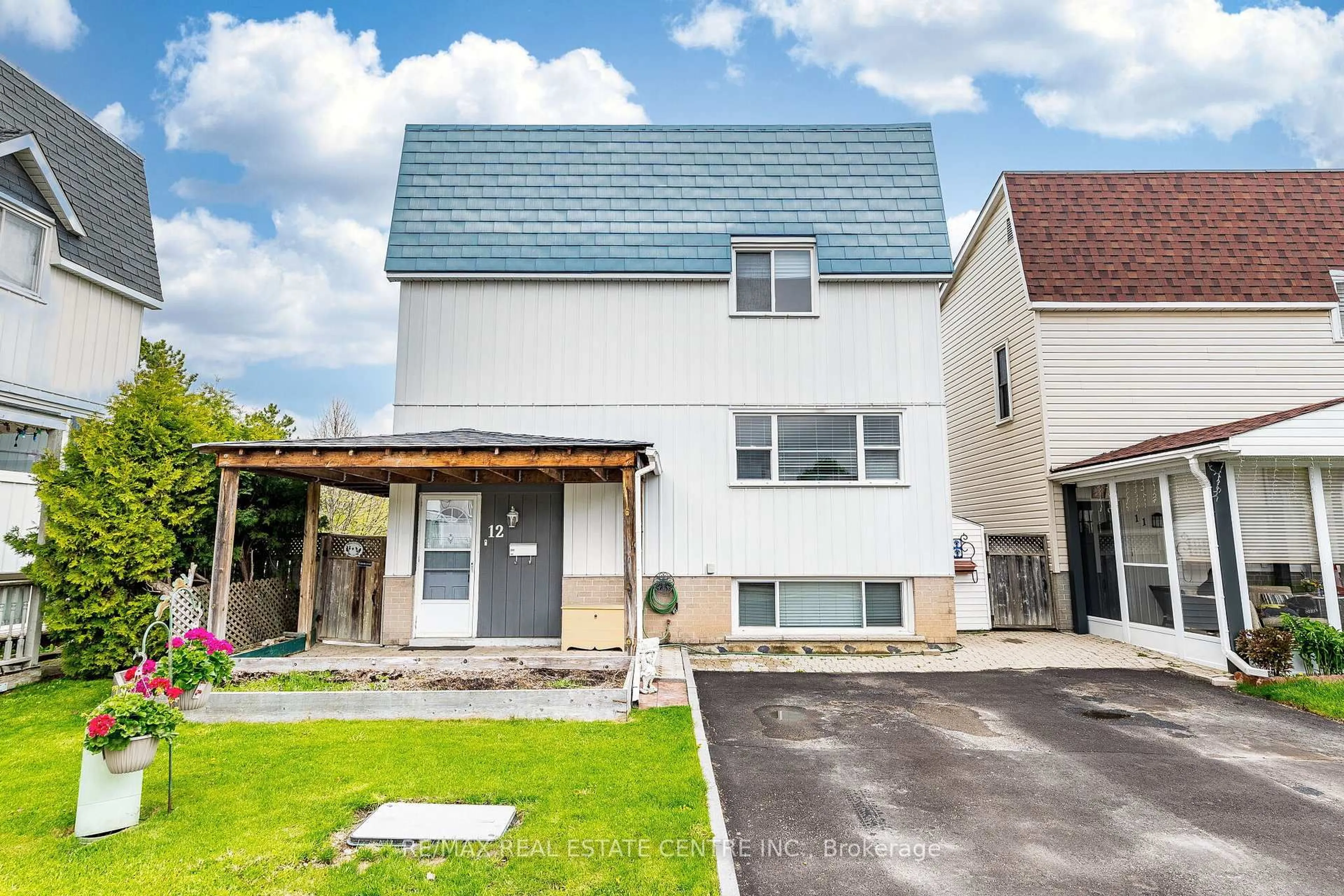 Unknown for 12 Homer Sq, Brampton Ontario L6S 1X9