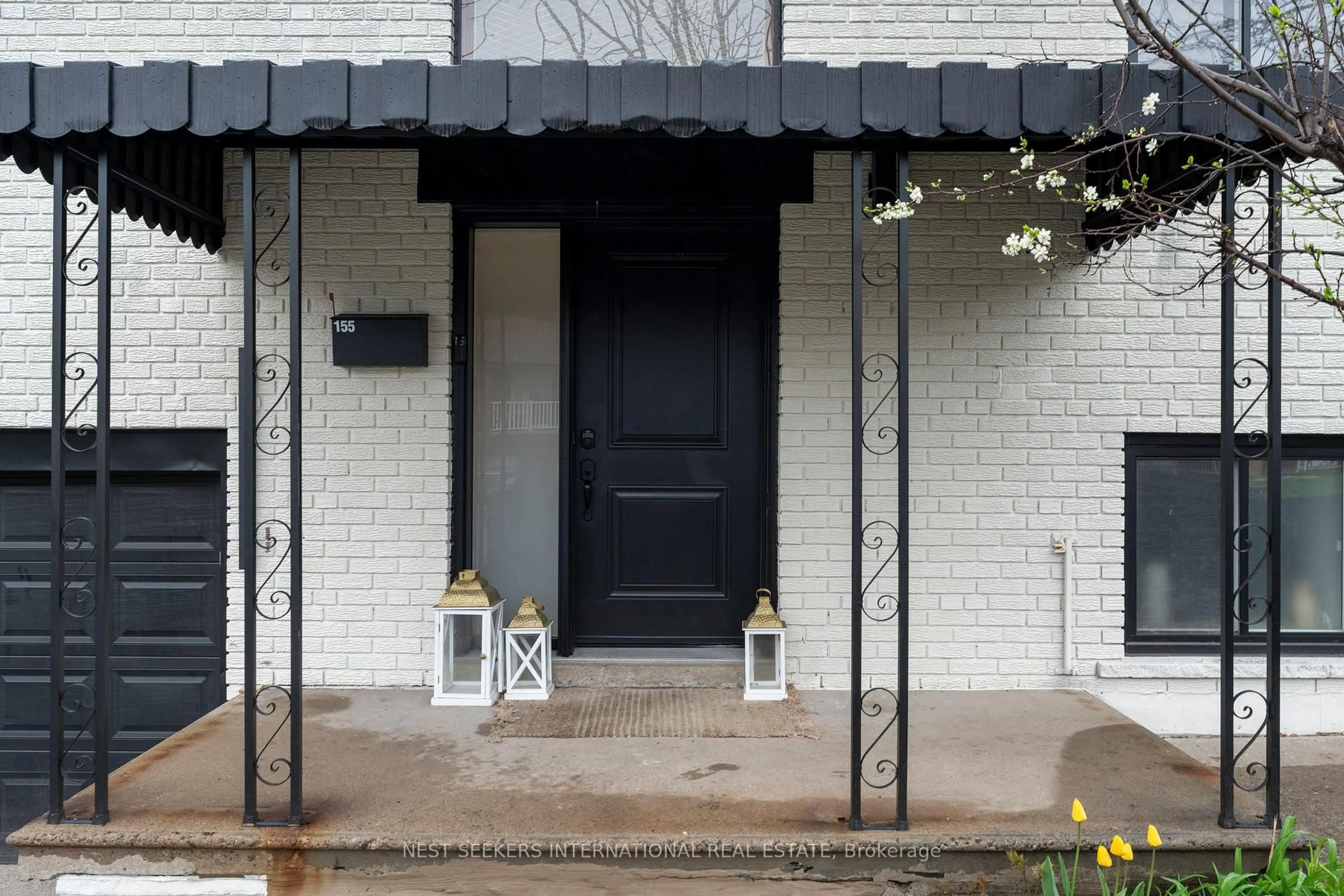 Indoor entryway for 155 Plunkett Rd, Toronto Ontario M9L 2J7