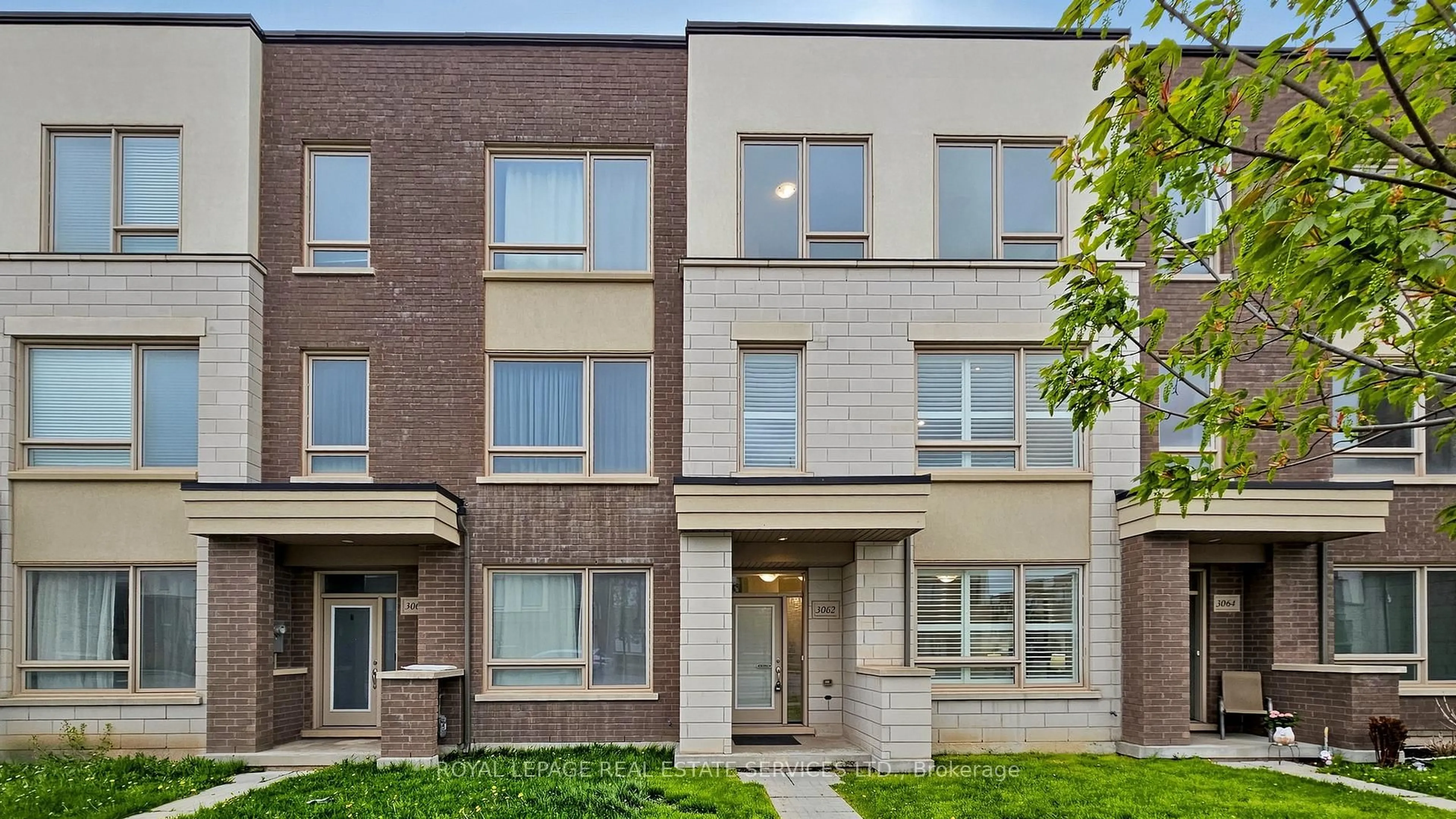 Home with brick exterior material, street for 3062 Ernest Appelbe Blvd, Oakville Ontario L6H 0L9