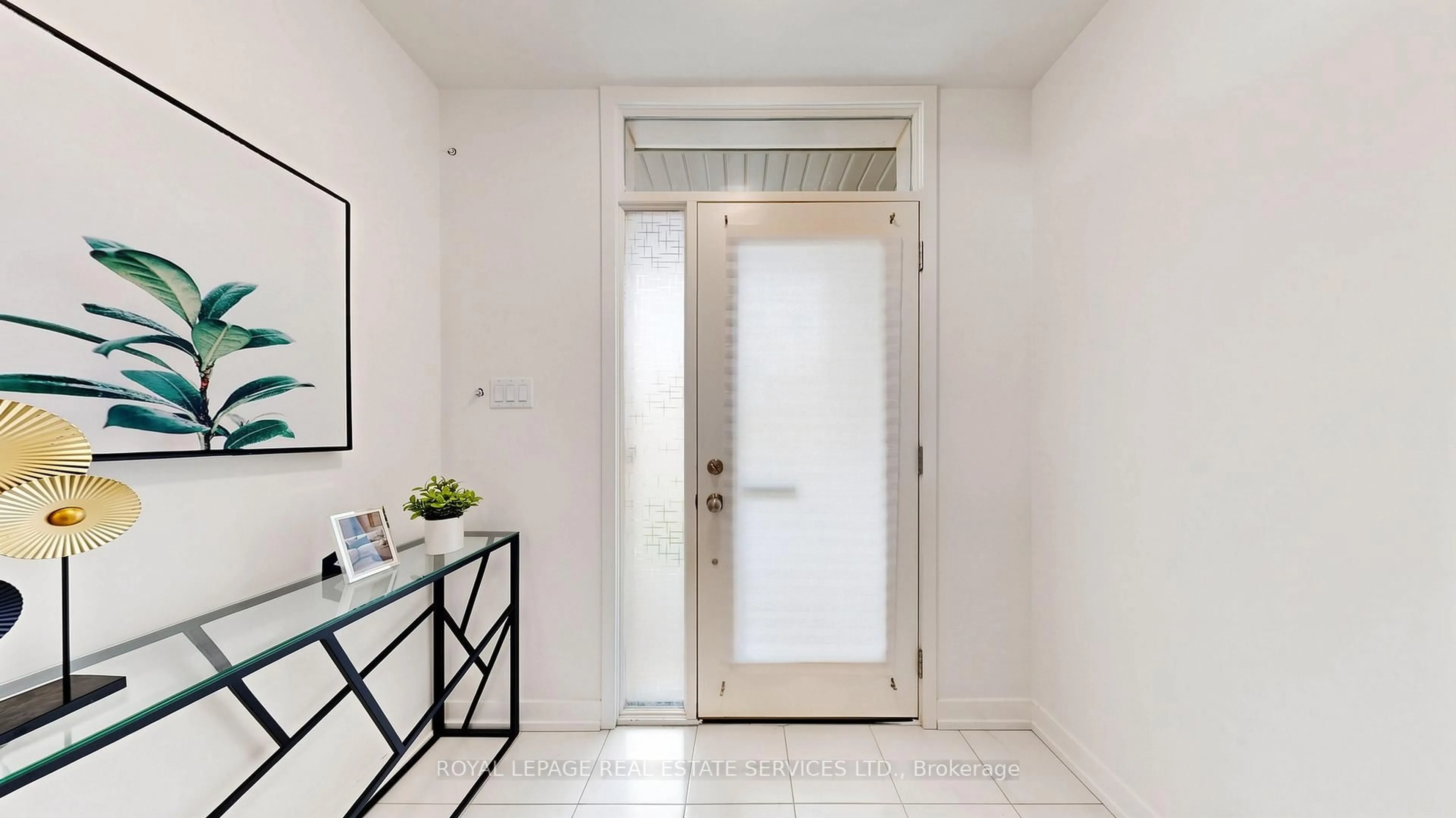 Indoor entryway for 3062 Ernest Appelbe Blvd, Oakville Ontario L6H 0L9