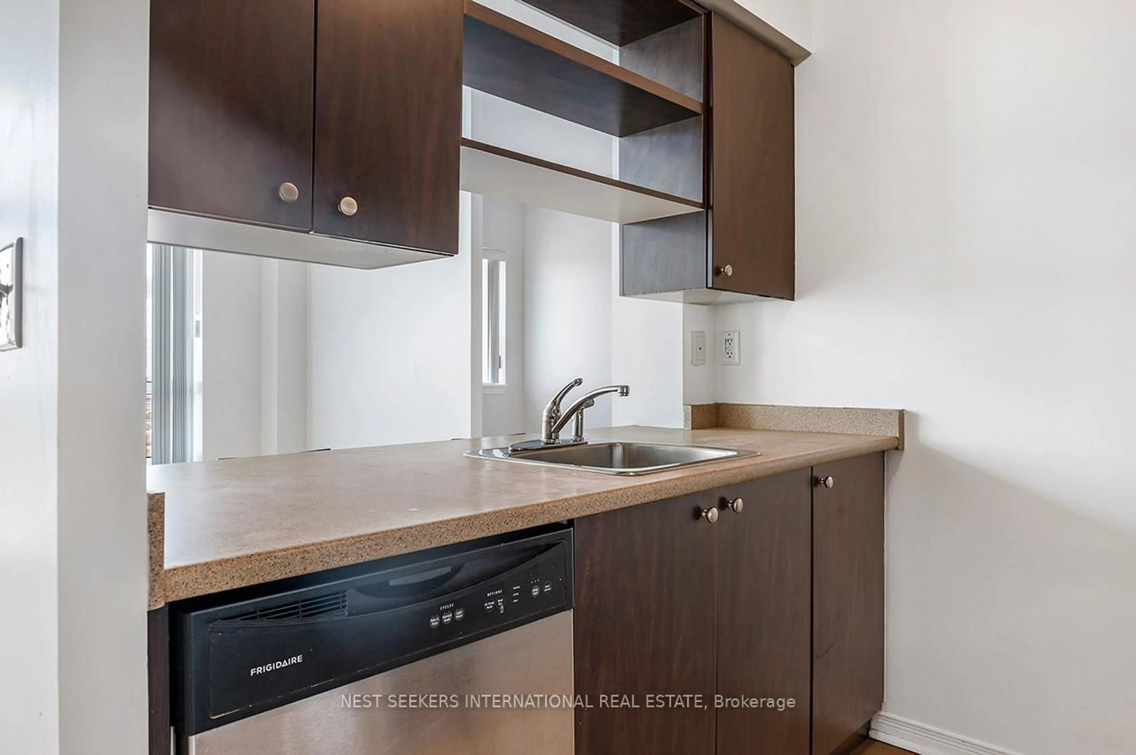 Standard kitchen, unknown for 215 Queen St #2309, Brampton Ontario L6W 0A9
