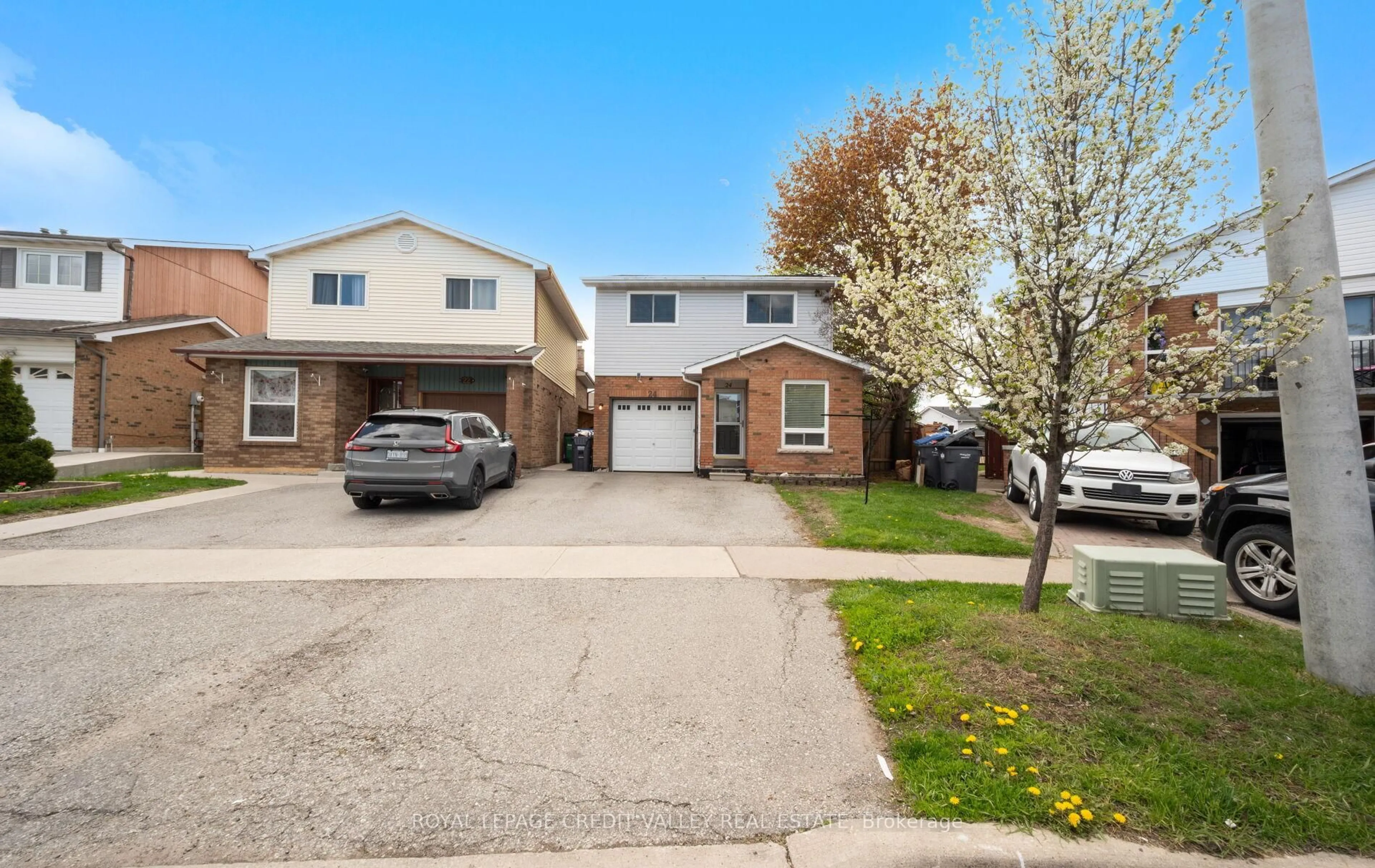A pic from outside/outdoor area/front of a property/back of a property/a pic from drone, street for 24 Pluto Dr, Brampton Ontario L6V 3W5