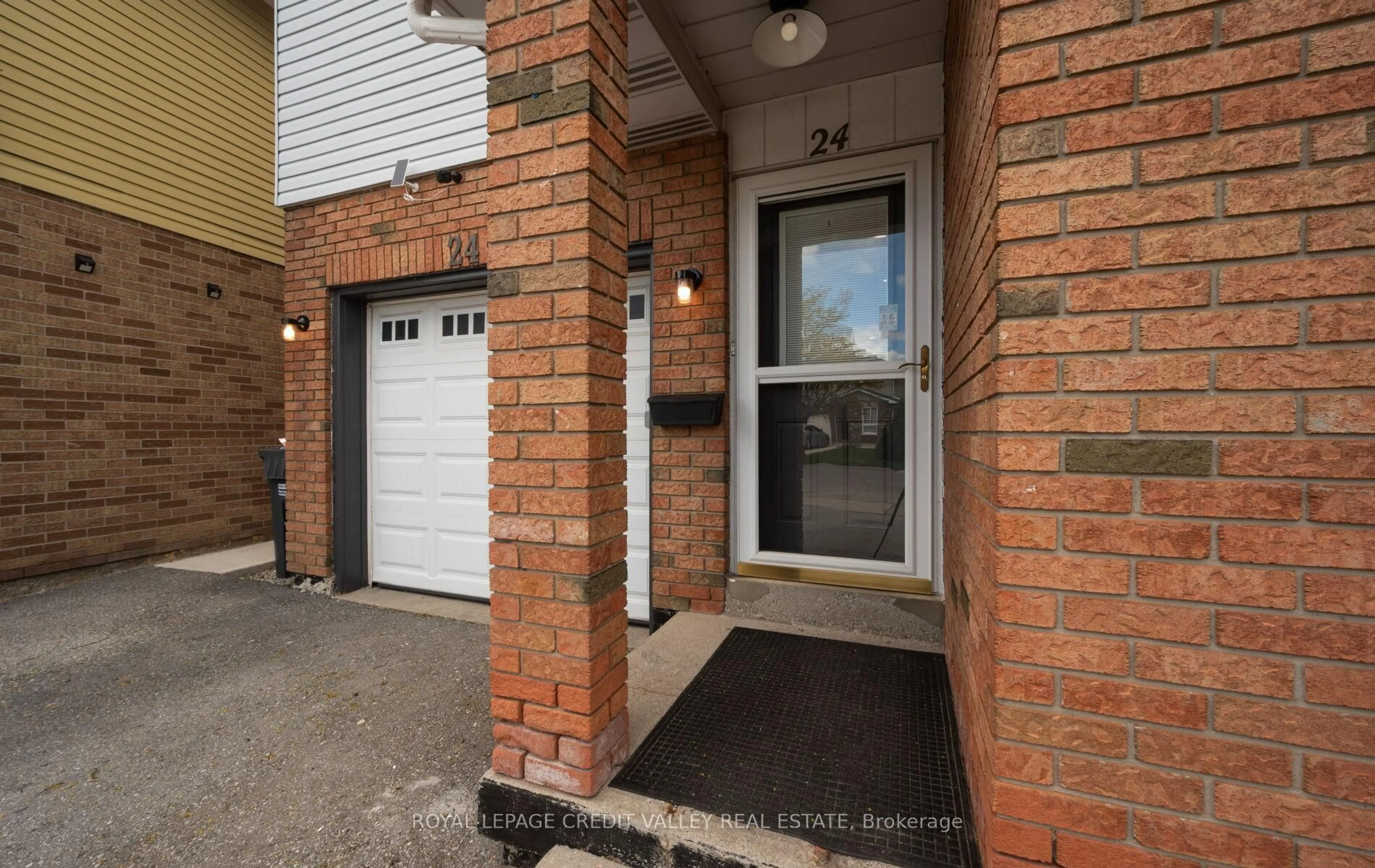 Indoor entryway for 24 Pluto Dr, Brampton Ontario L6V 3W5