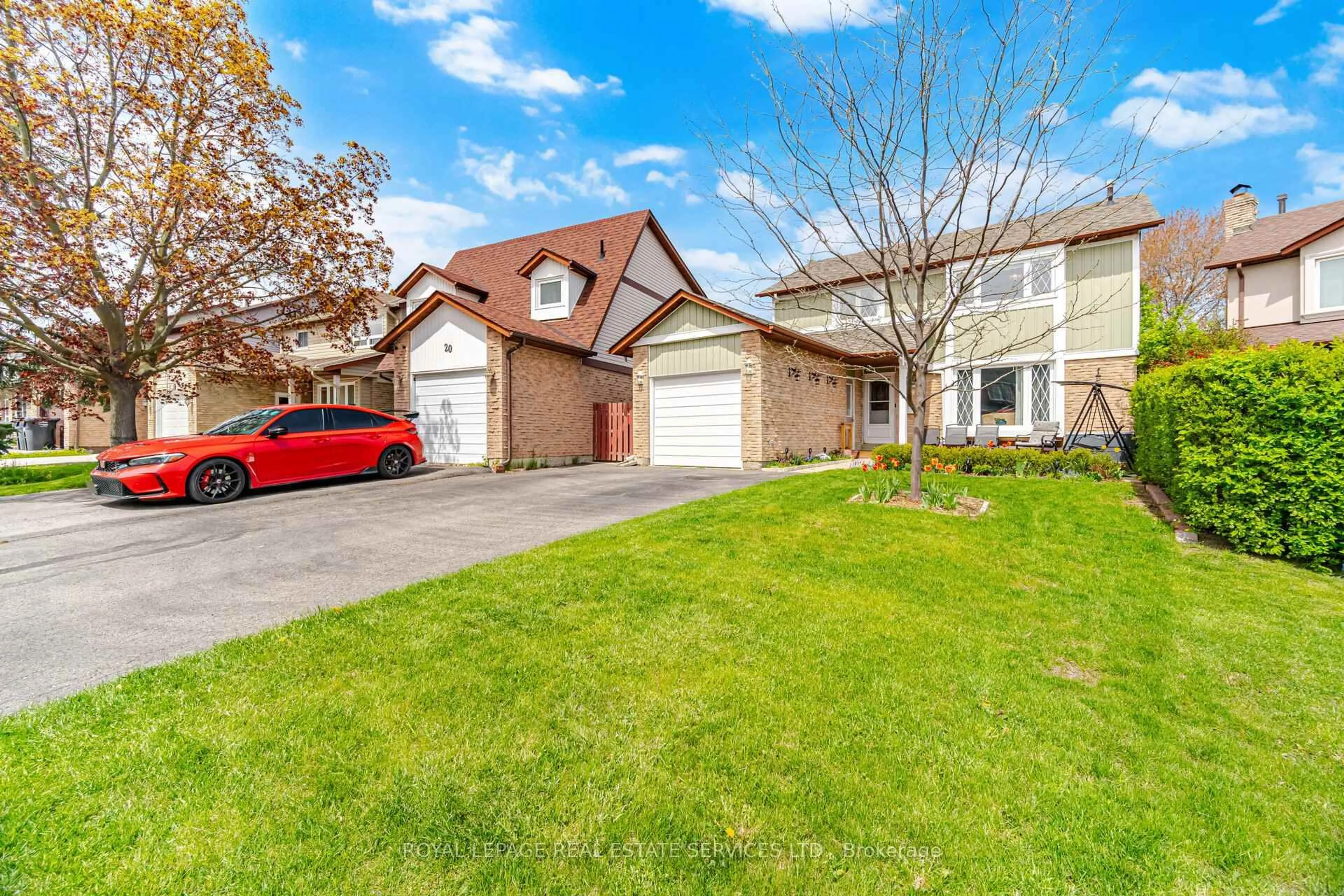 A pic from outside/outdoor area/front of a property/back of a property/a pic from drone, street for 18 Wolverton Cres, Brampton Ontario L6S 3L1