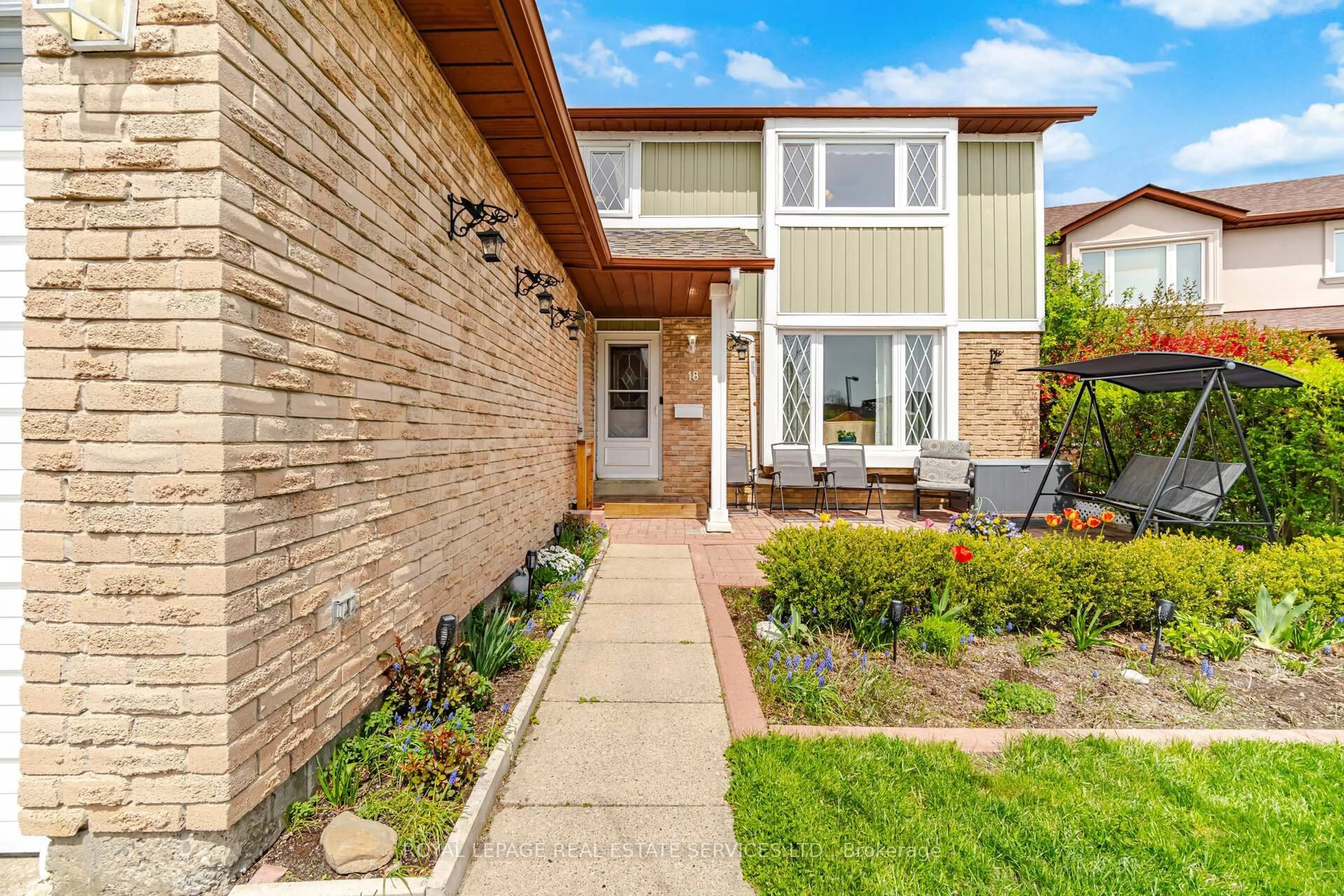 Home with brick exterior material, street for 18 Wolverton Cres, Brampton Ontario L6S 3L1