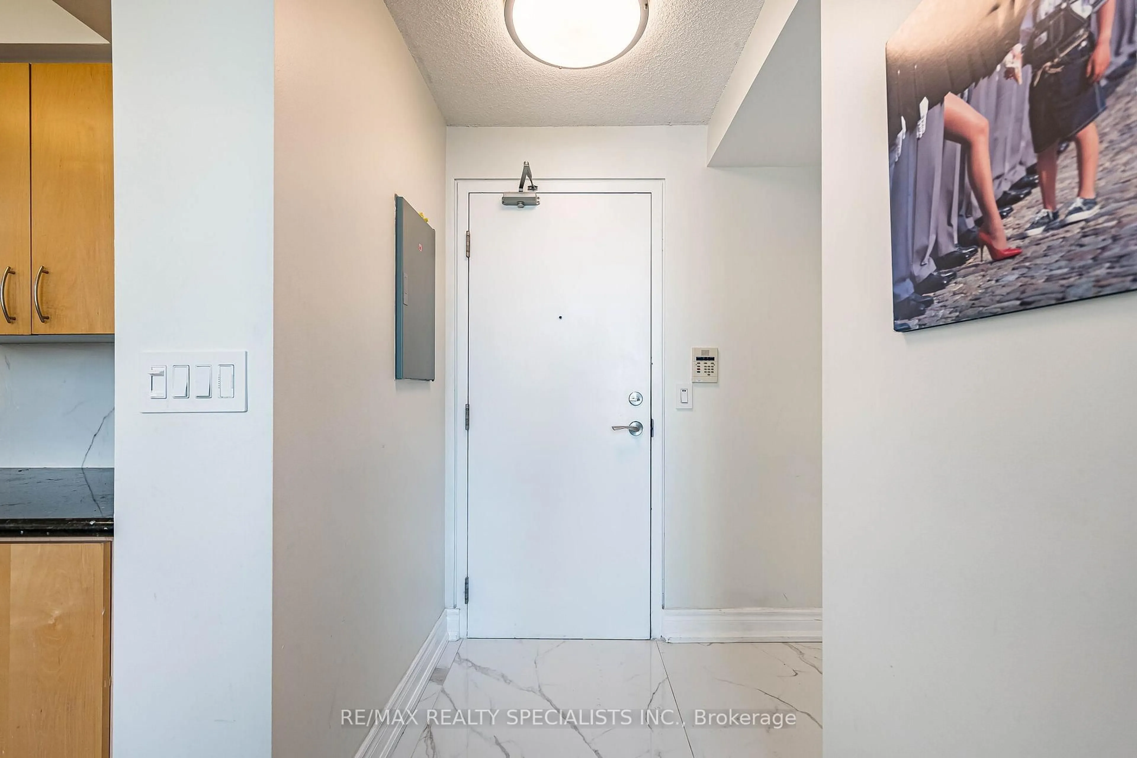 Indoor entryway for 250 Manitoba St #838, Toronto Ontario M8Y 4G8