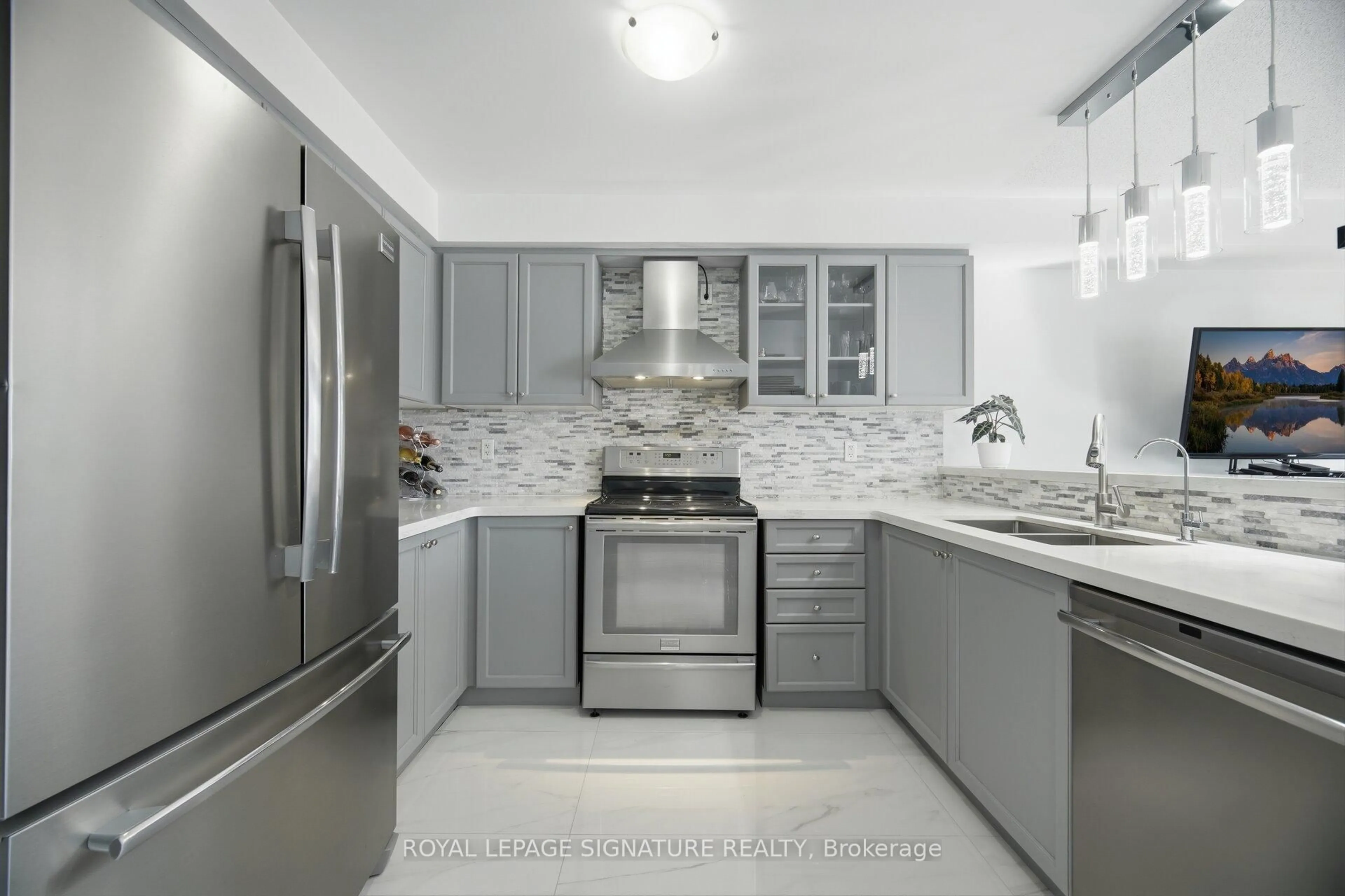 Contemporary kitchen, ceramic/tile floor for 7 Cedarbrook Rd, Brampton Ontario L6R 0W7