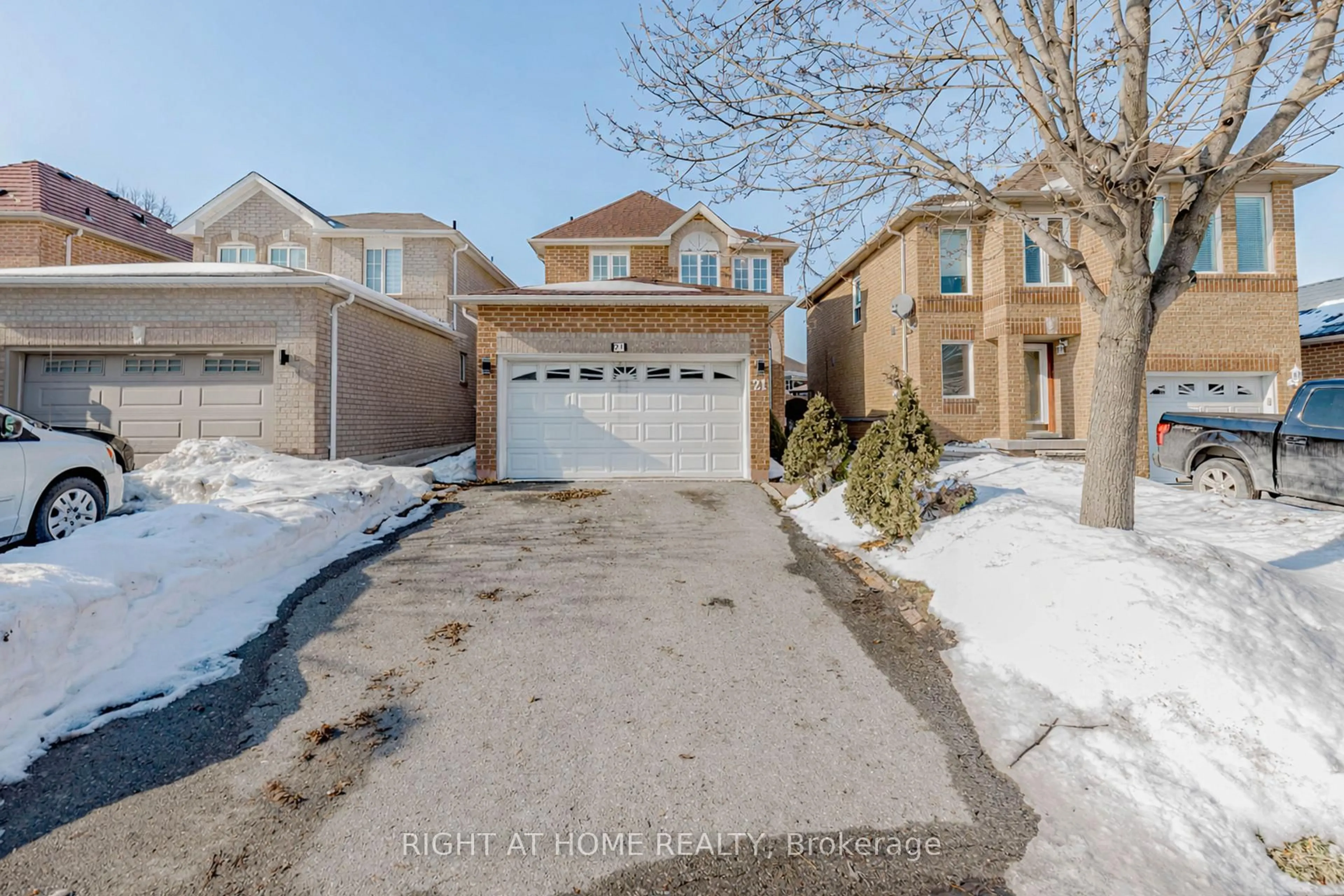 A pic from outside/outdoor area/front of a property/back of a property/a pic from drone, street for 21 Carabram Crt, Brampton Ontario L6X 4M2