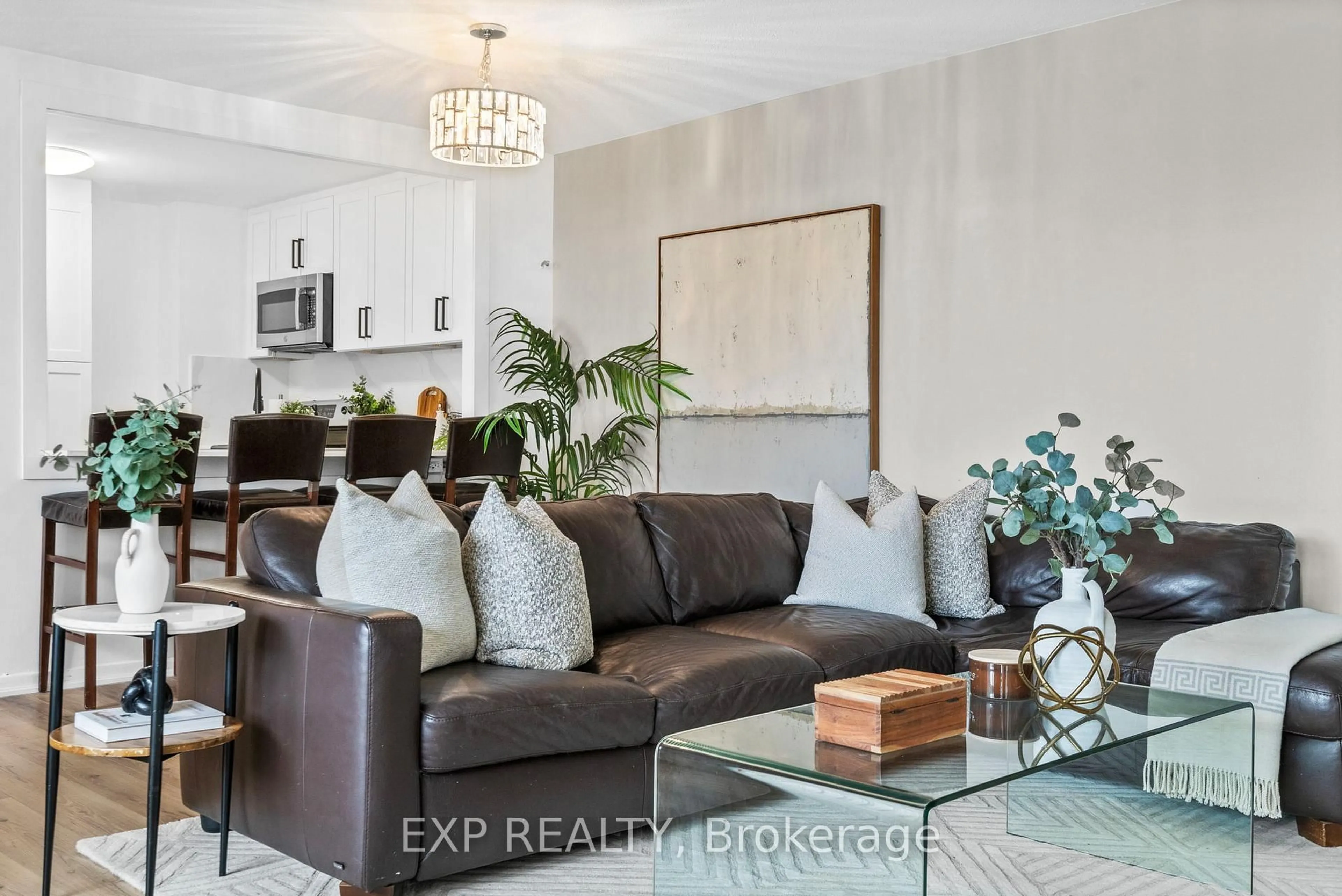 Living room with furniture, unknown for 2323 Confederation Pkwy #905, Mississauga Ontario L5B 1R6