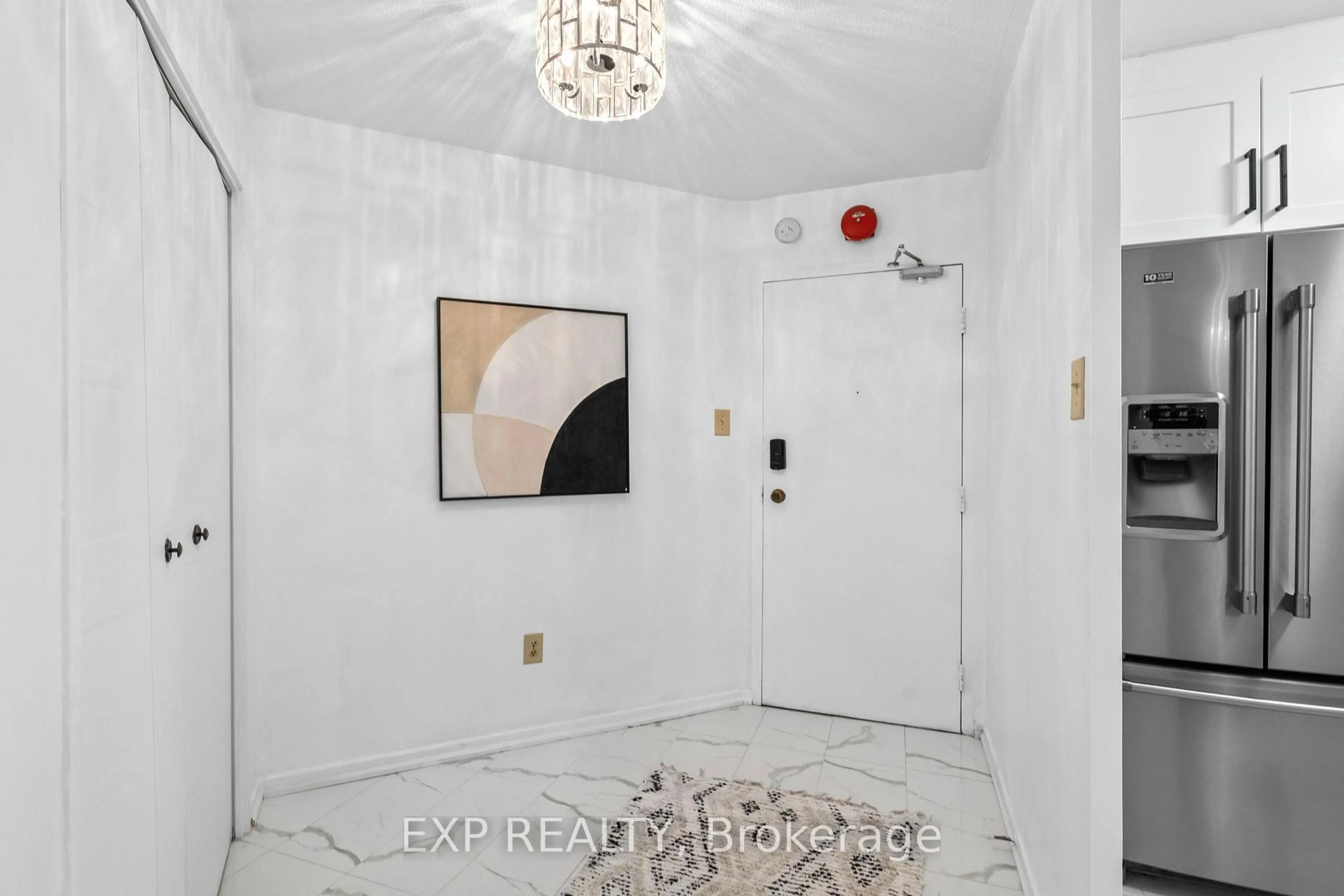 Unknown for 2323 Confederation Pkwy #905, Mississauga Ontario L5B 1R6