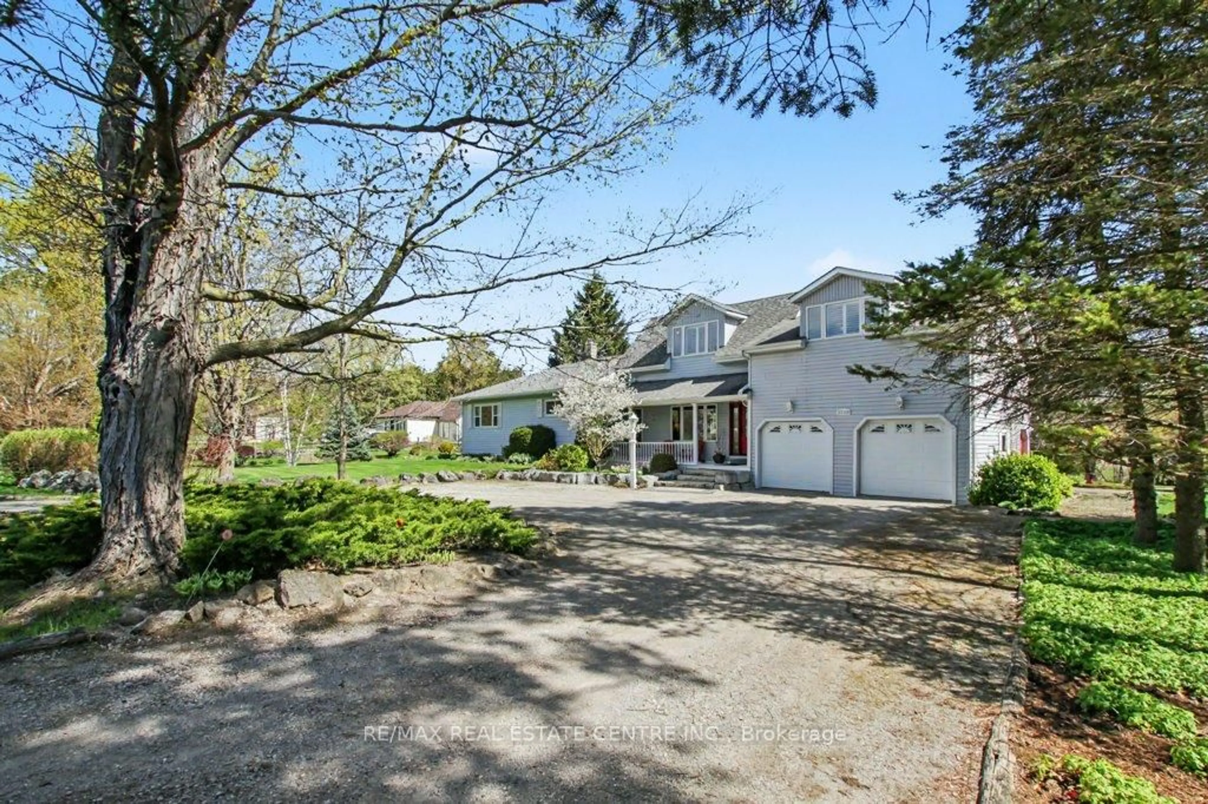 A pic from outside/outdoor area/front of a property/back of a property/a pic from drone, street for 11113 Fifth Line, Milton Ontario N0B 2K0