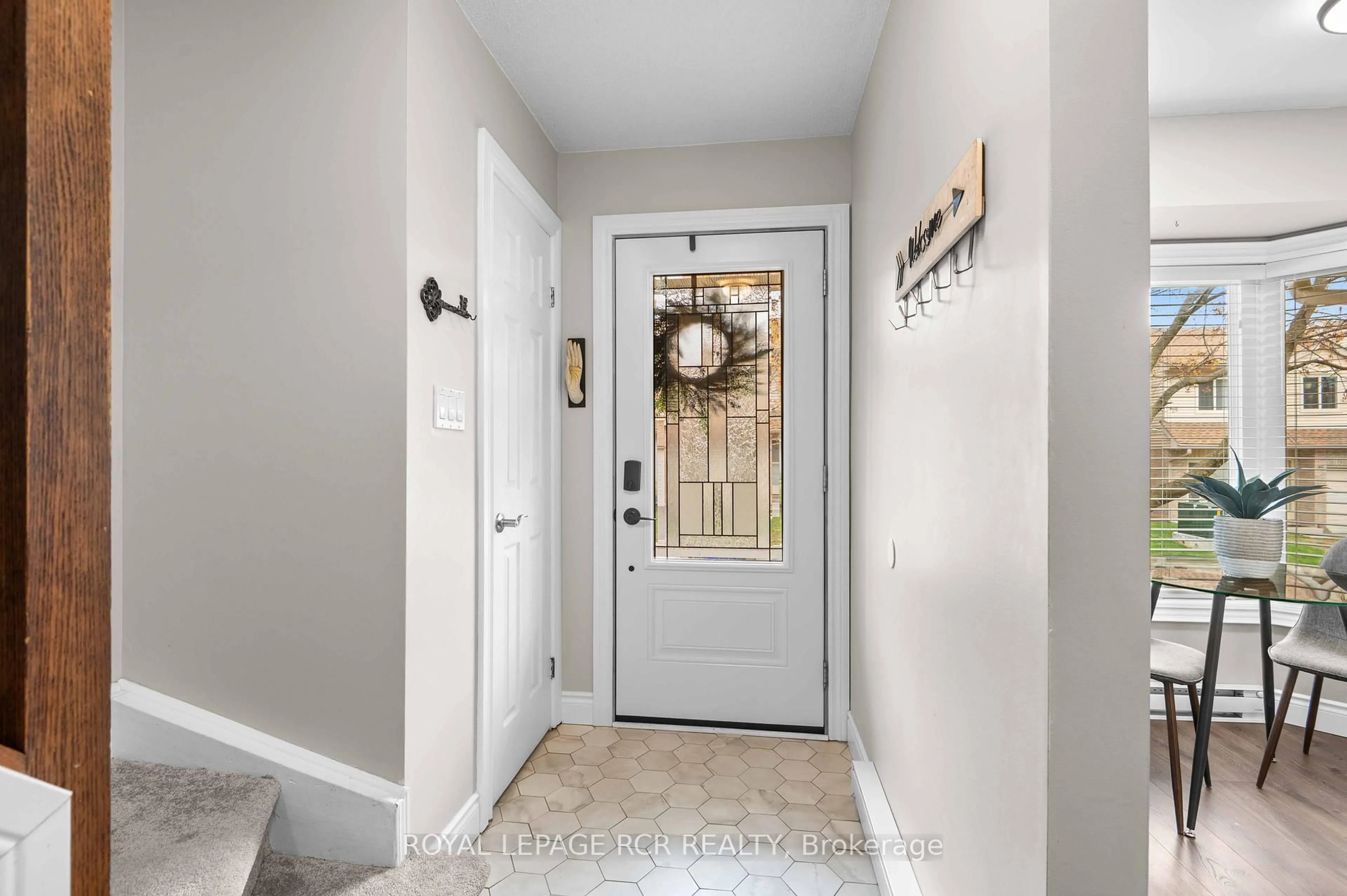 Indoor entryway for 31 Parkview Dr #8, Orangeville Ontario L9W 4H5