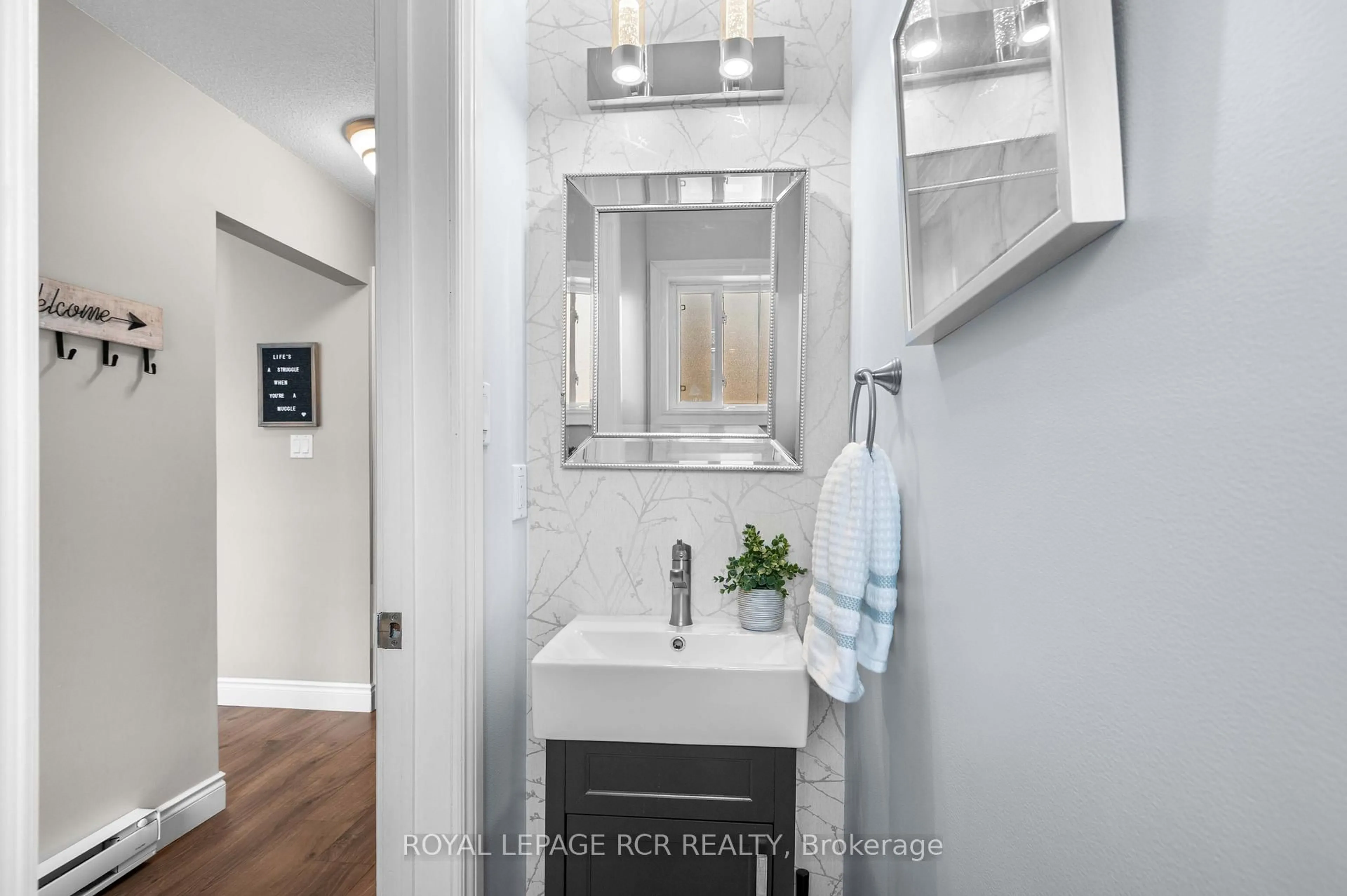 Contemporary bathroom, ceramic/tile floor for 31 Parkview Dr #8, Orangeville Ontario L9W 4H5