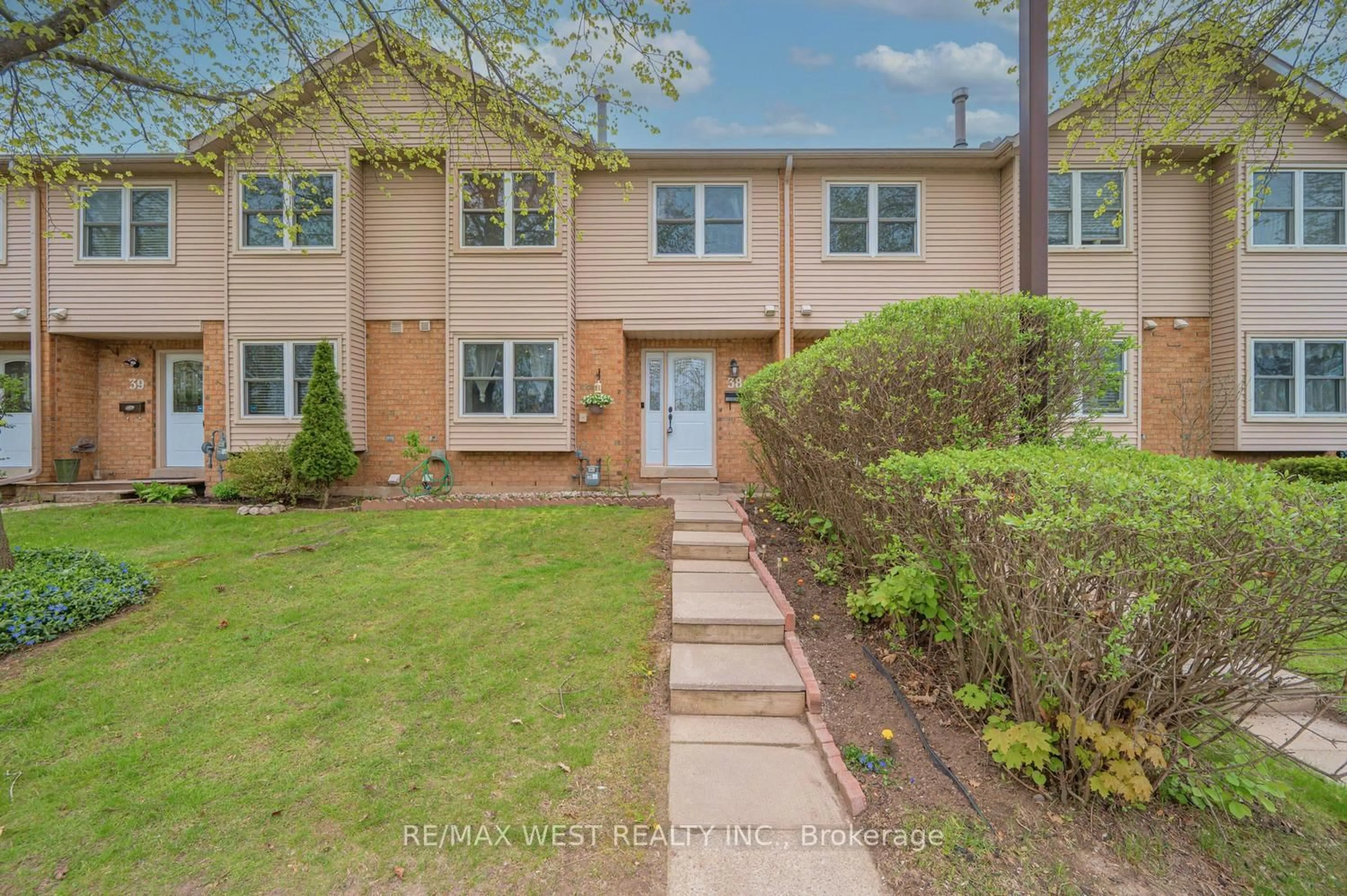 Unknown for 2065 Amherst Heights Crt #38, Burlington Ontario L7P 4R7