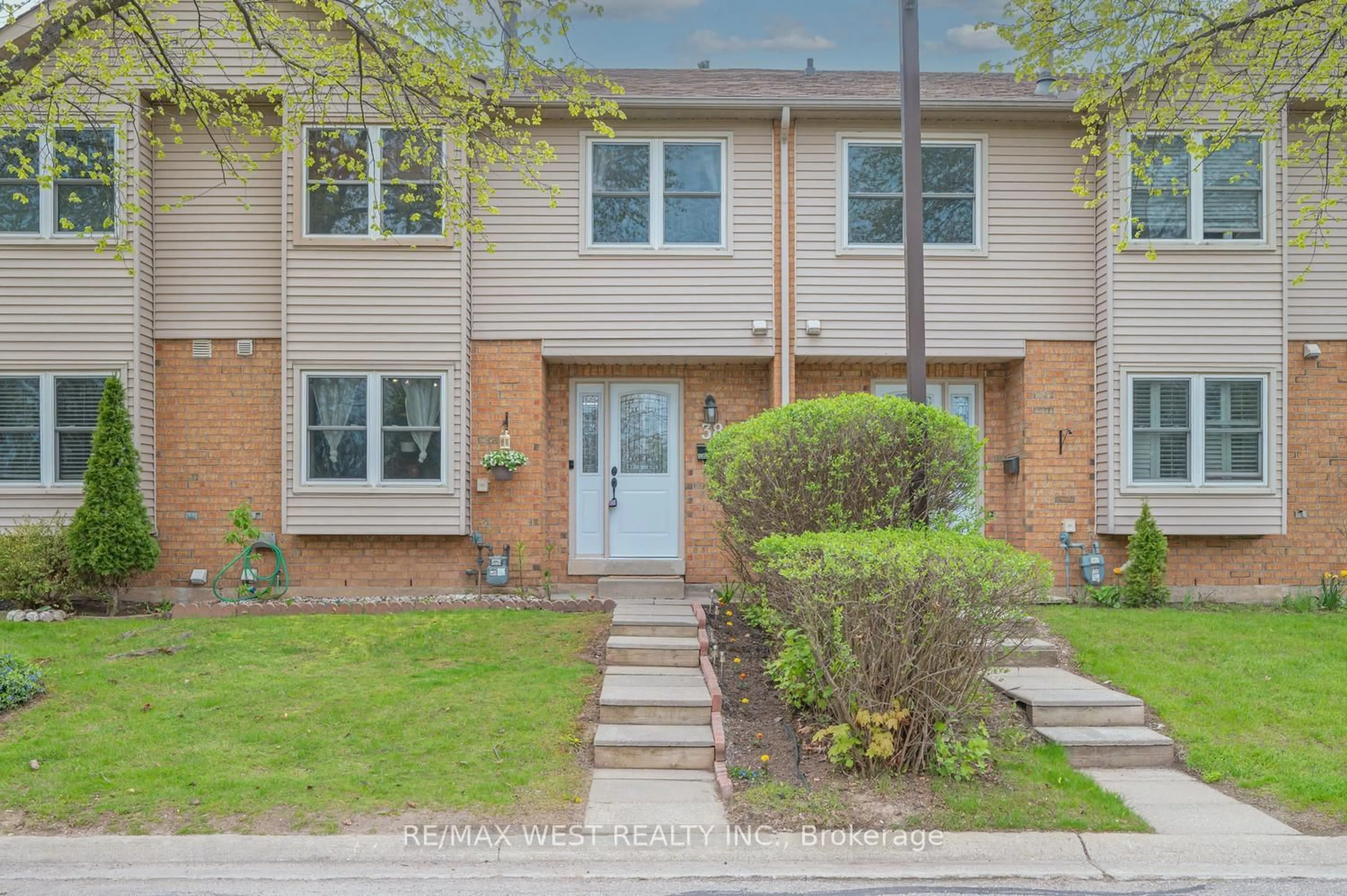 Home with brick exterior material, street for 2065 Amherst Heights Crt #38, Burlington Ontario L7P 4R7