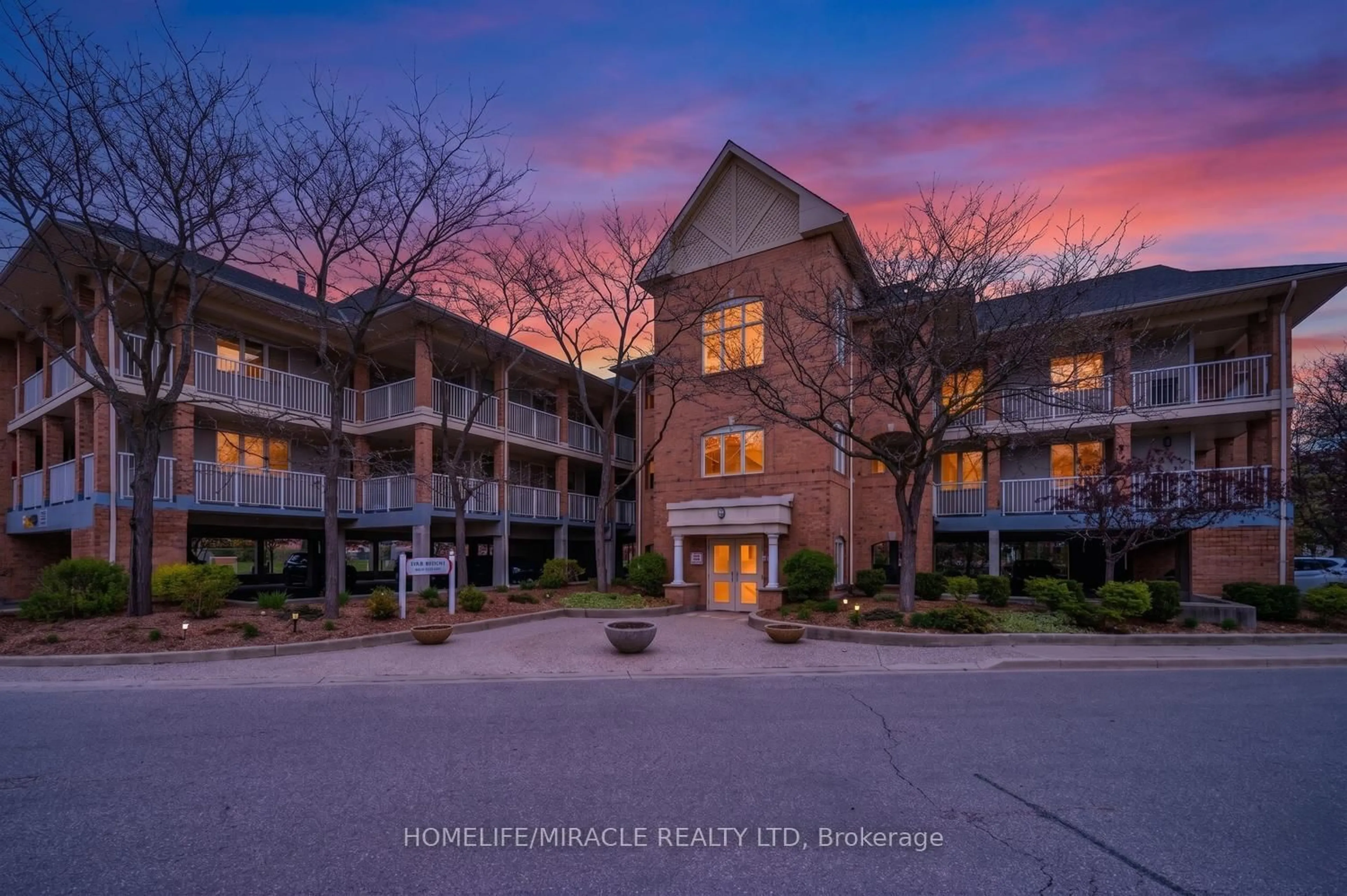 A pic from outside/outdoor area/front of a property/back of a property/a pic from drone, building for 111 Bristol Rd #116, Mississauga Ontario L4Z 3P6