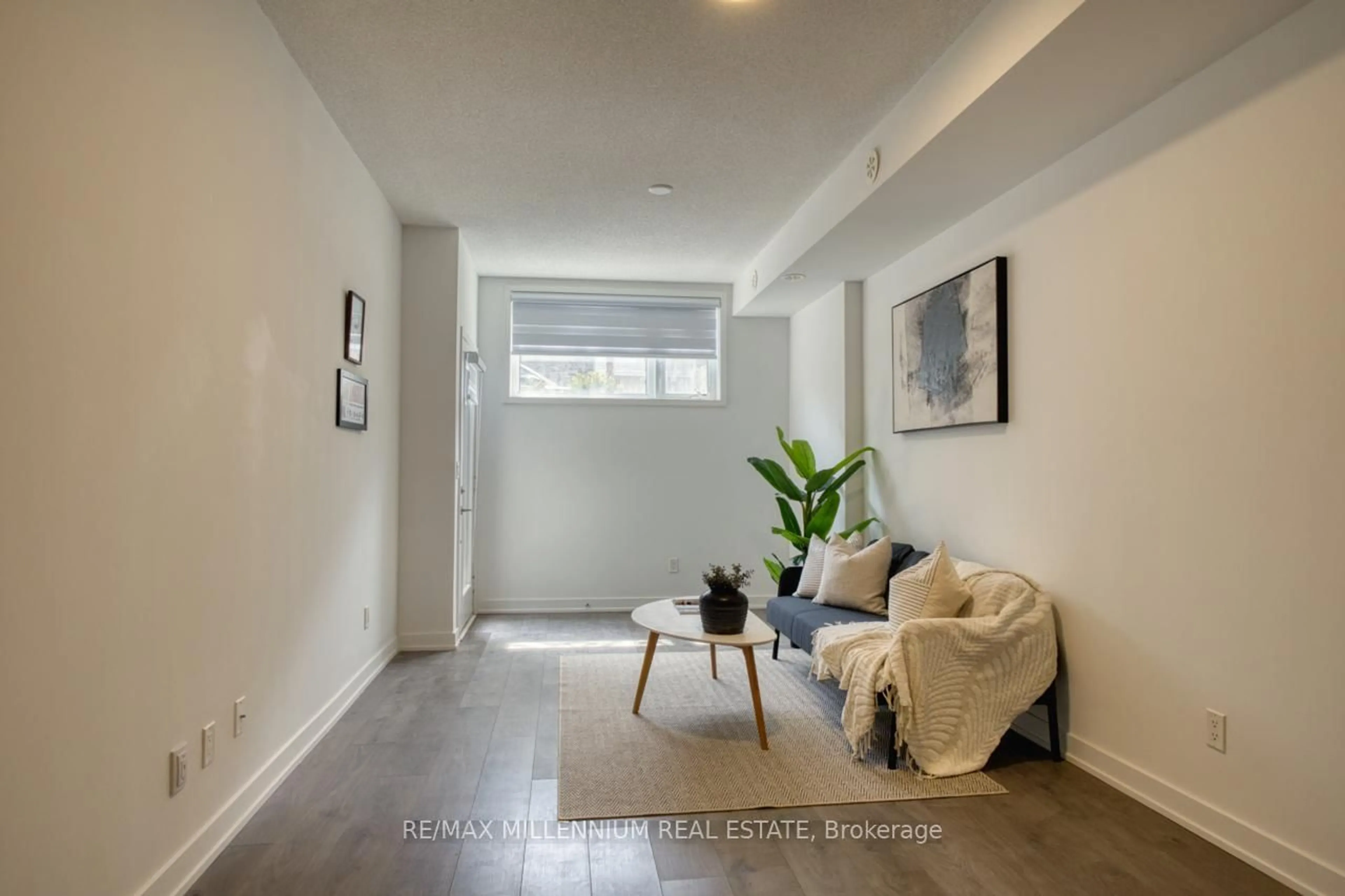 Indoor entryway for 1131 Cooke Blvd #709, Burlington Ontario L7T 0C3
