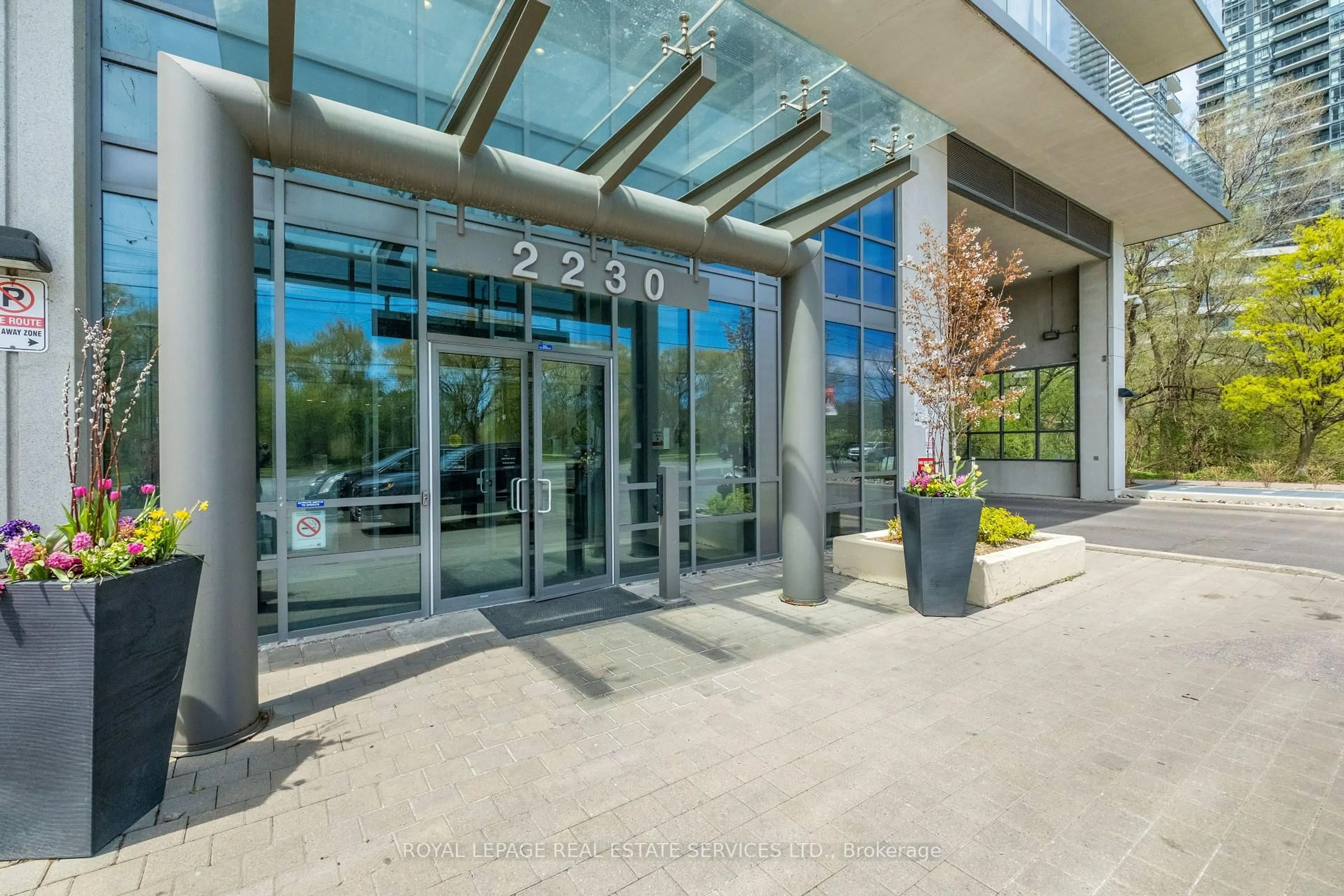 Indoor foyer for 2230 Lake Shore Blvd #1506, Toronto Ontario M8V 0B2
