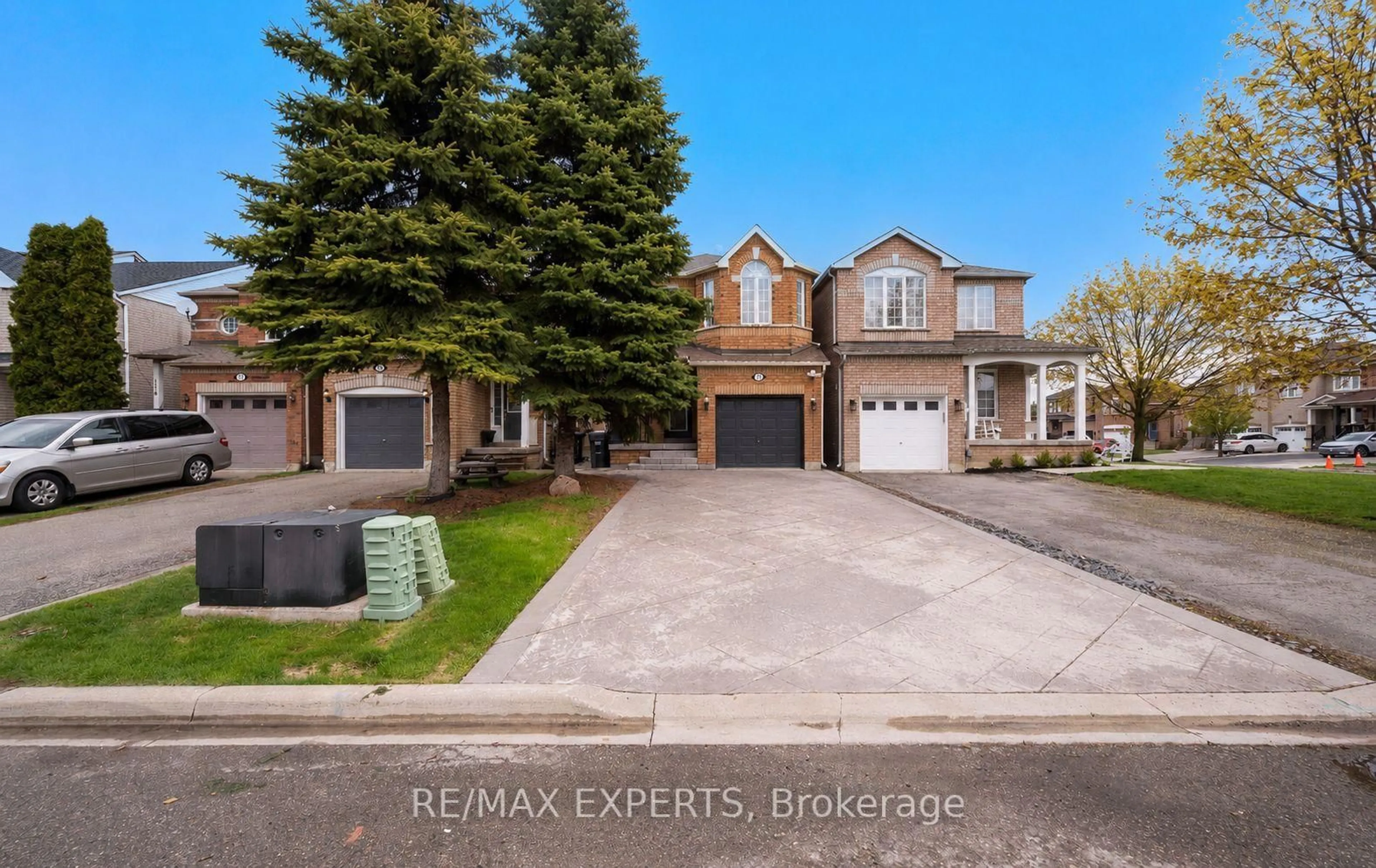 A pic from outside/outdoor area/front of a property/back of a property/a pic from drone, street for 118 Senator Way, Caledon Ontario L7E 2T2