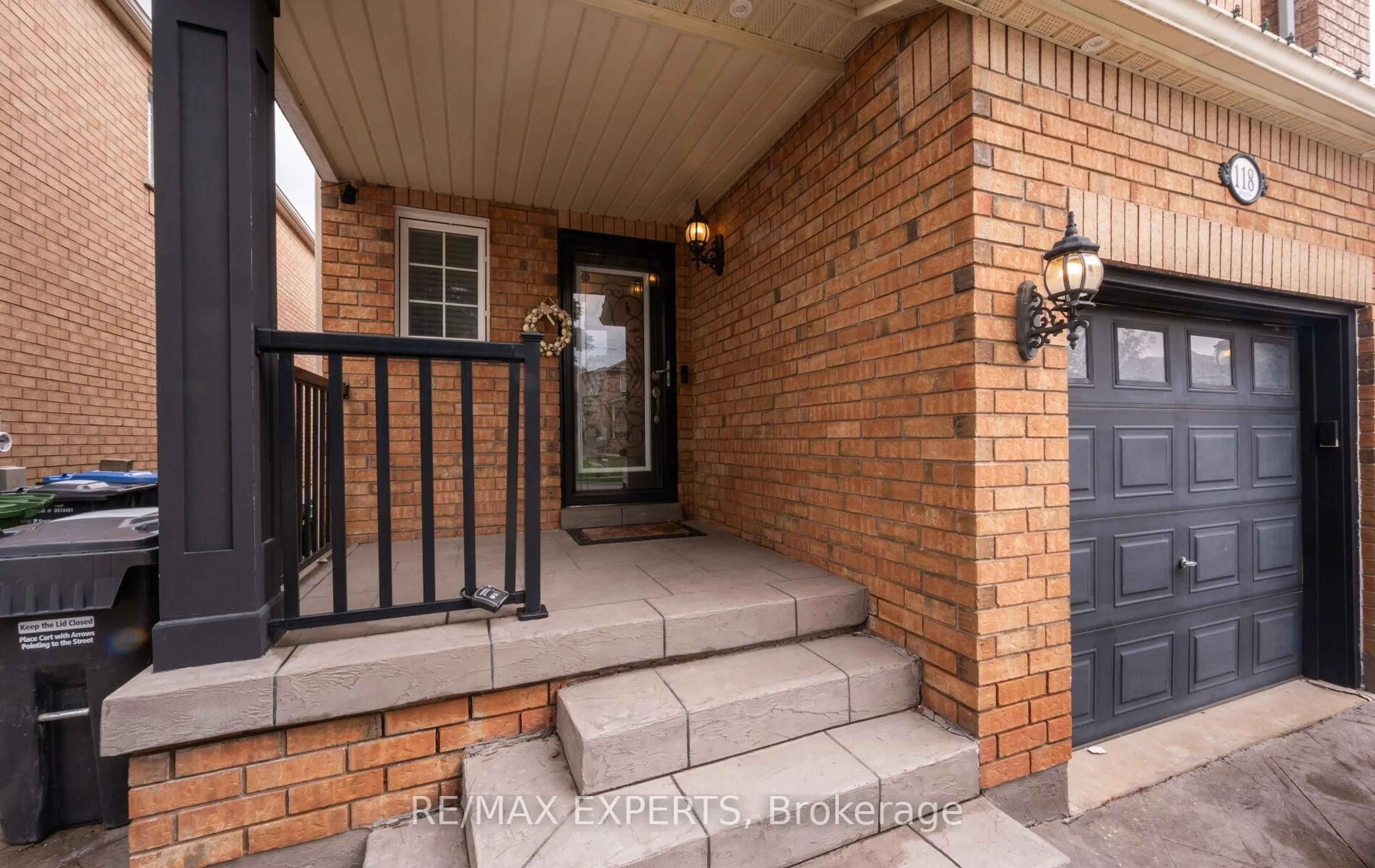 Indoor entryway for 118 Senator Way, Caledon Ontario L7E 2T2