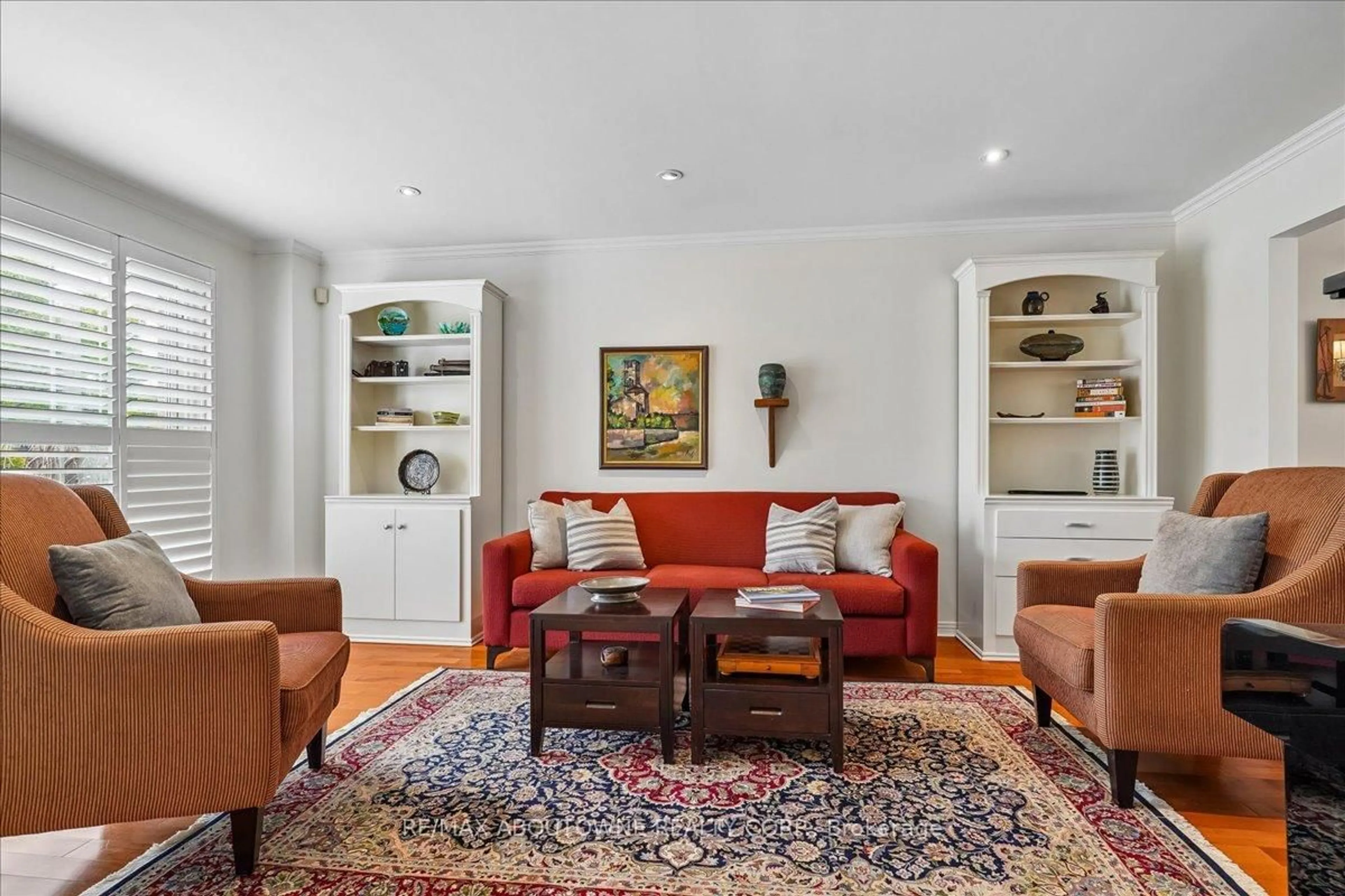 Living room with furniture, unknown for 1277 Old Bridle Path, Oakville Ontario L6M 1A3