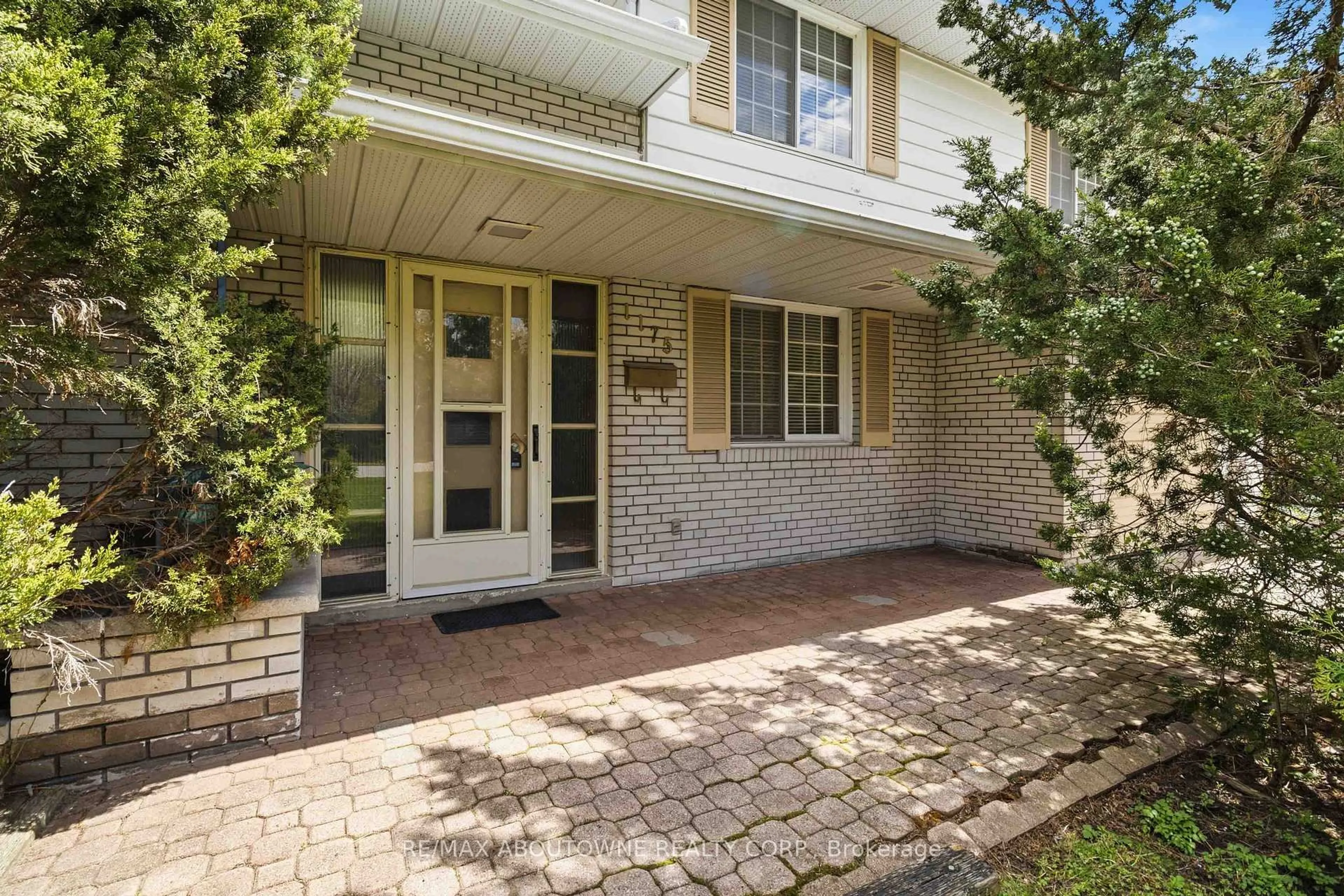 Home with brick exterior material, street for 1175 Willowbrook Dr, Oakville Ontario L6L 2J9
