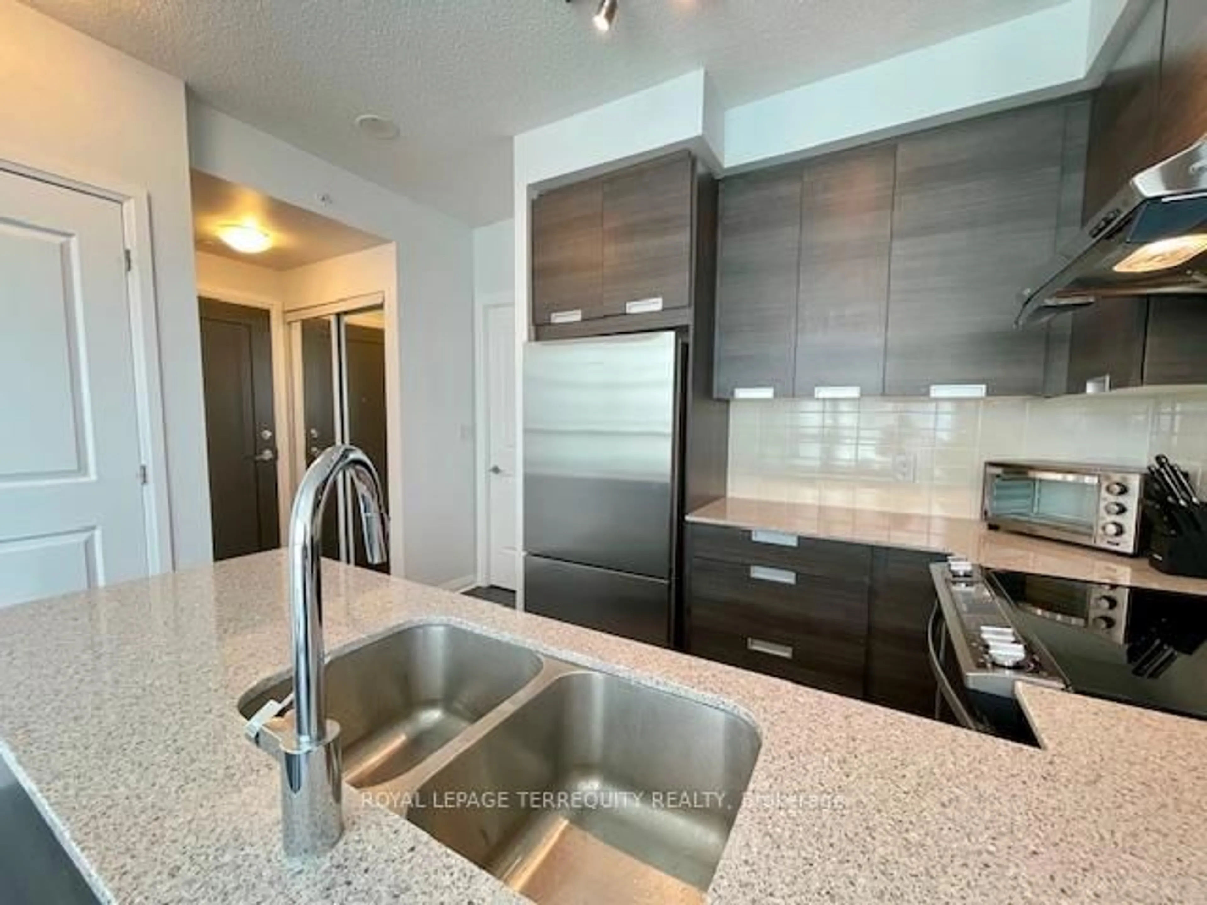Open concept kitchen, ceramic/tile floor for 5033 Four Springs Ave #1219, Mississauga Ontario L5R 0G6